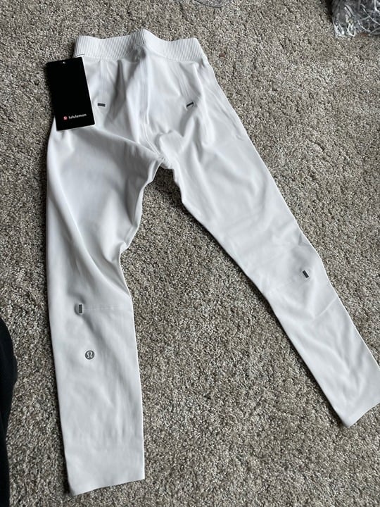 Lululemon License to Train Tight 21 XS White - never worn with tags
