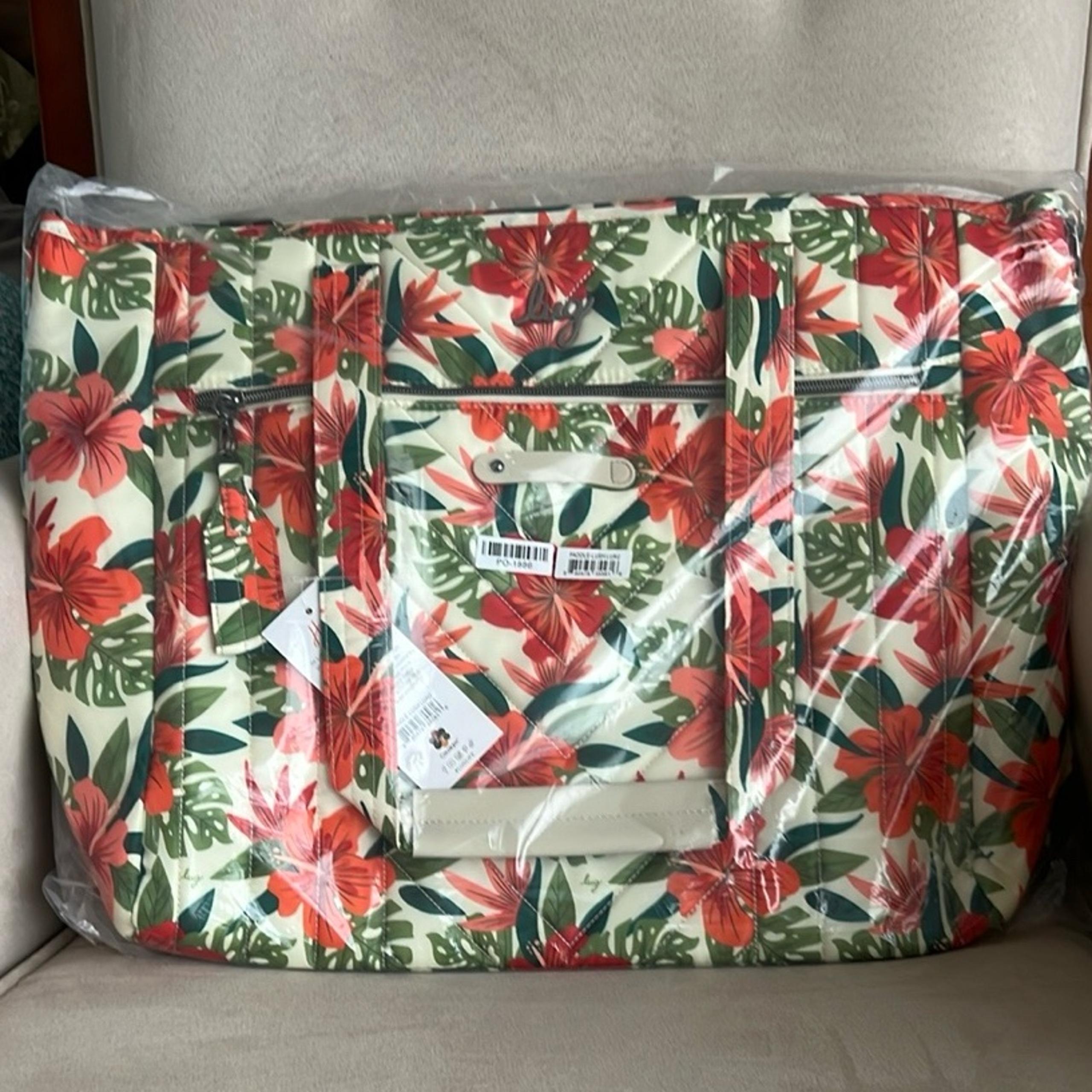 NWT Lug Paddle Carry-All Tote in Lush Luau