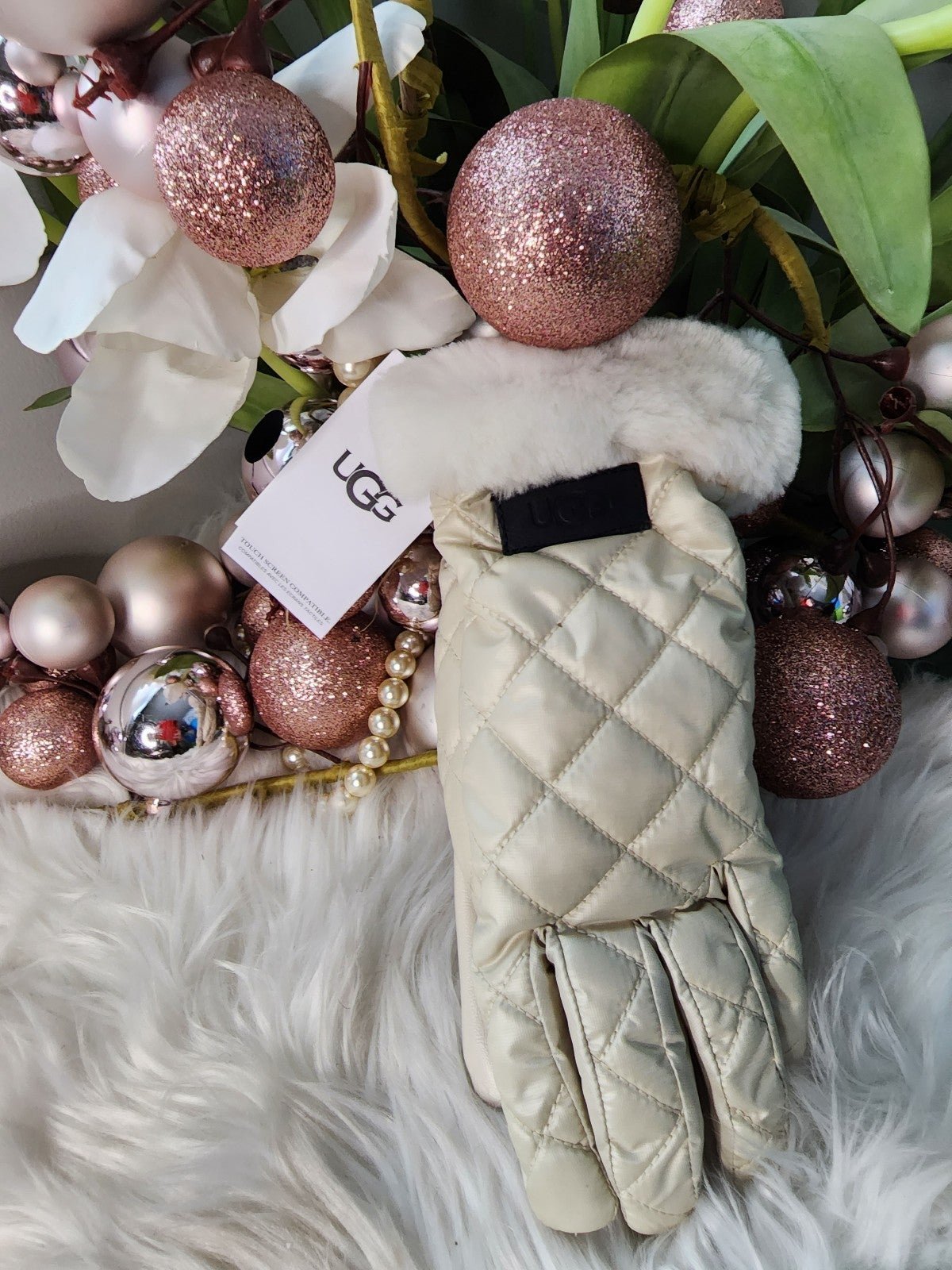 Ugg Women's Quilted Performance Gloves size S/M