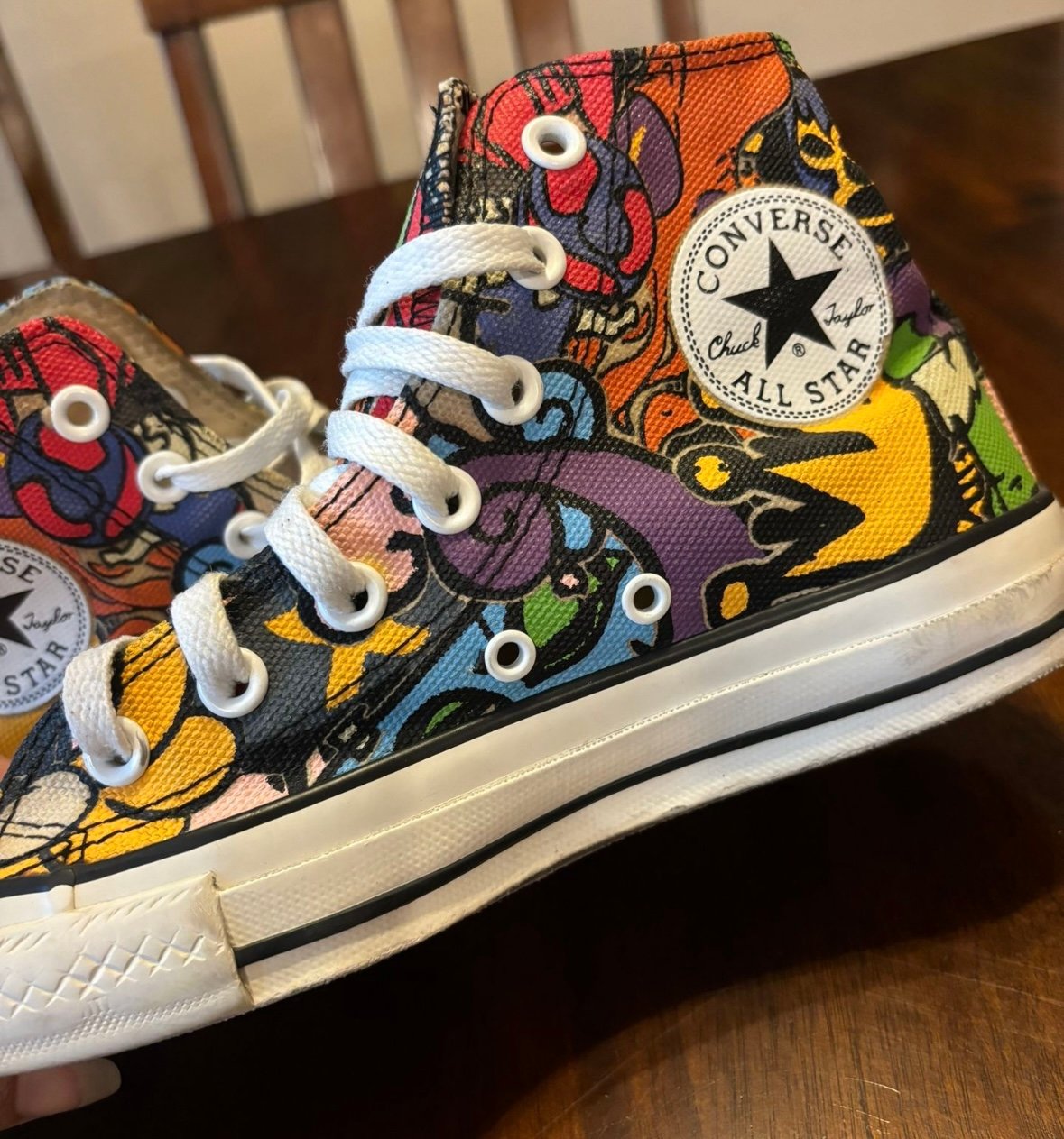 Converse ChuckTaylor AllStar HighTops Cartoon Animated Graffiti Mens 5 Women 7