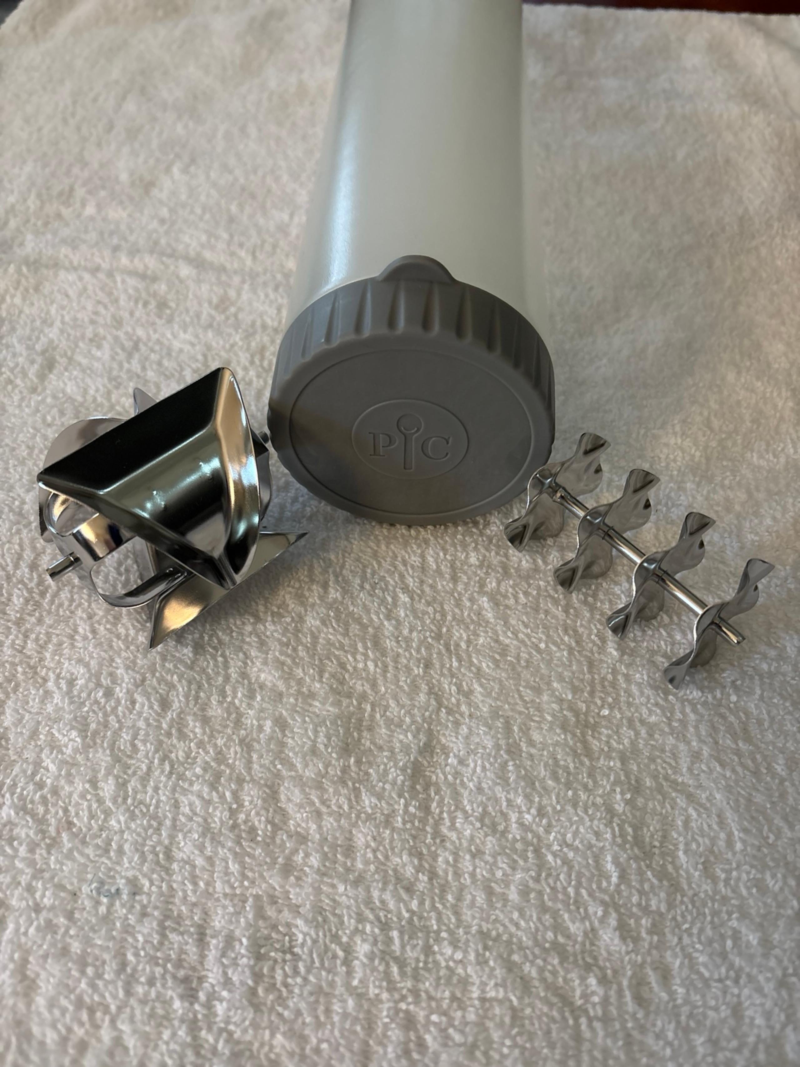 Pampered Chef Rolling Cookie Cutter storage tube