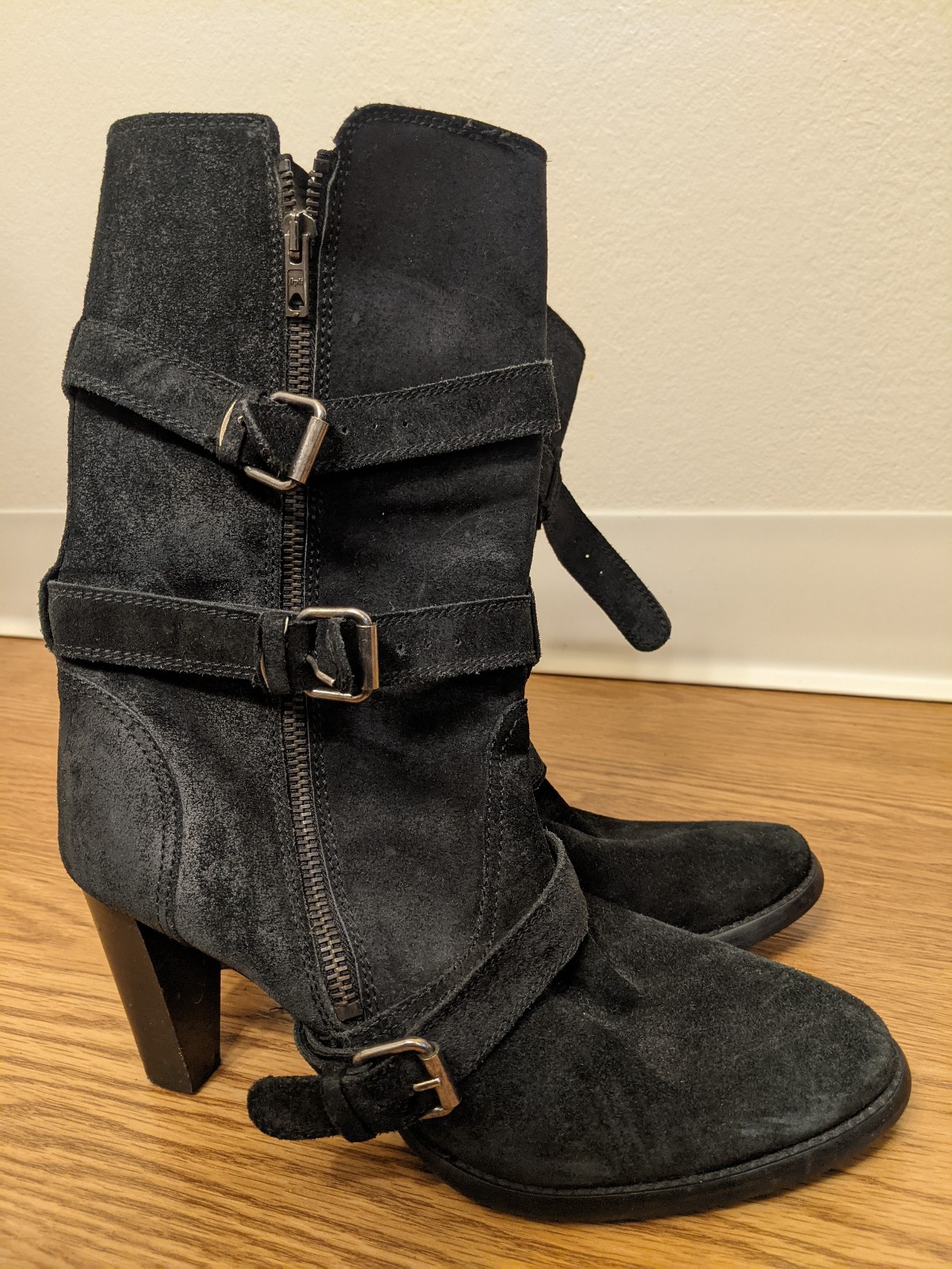 Boots (black suede)