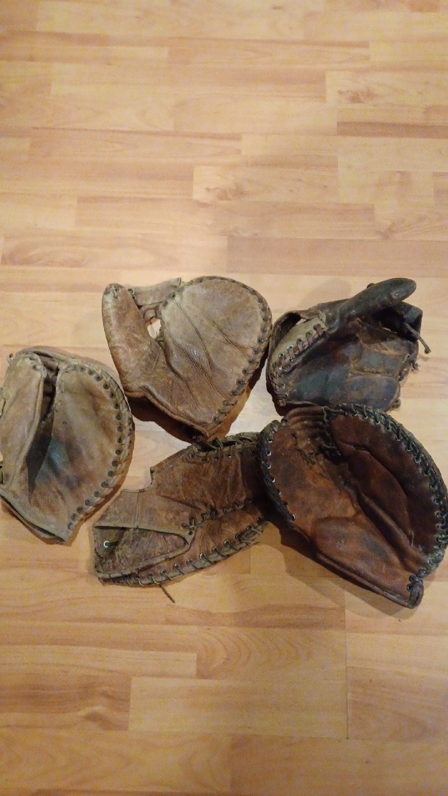 VINTAGE BASEBALL GLOVES
