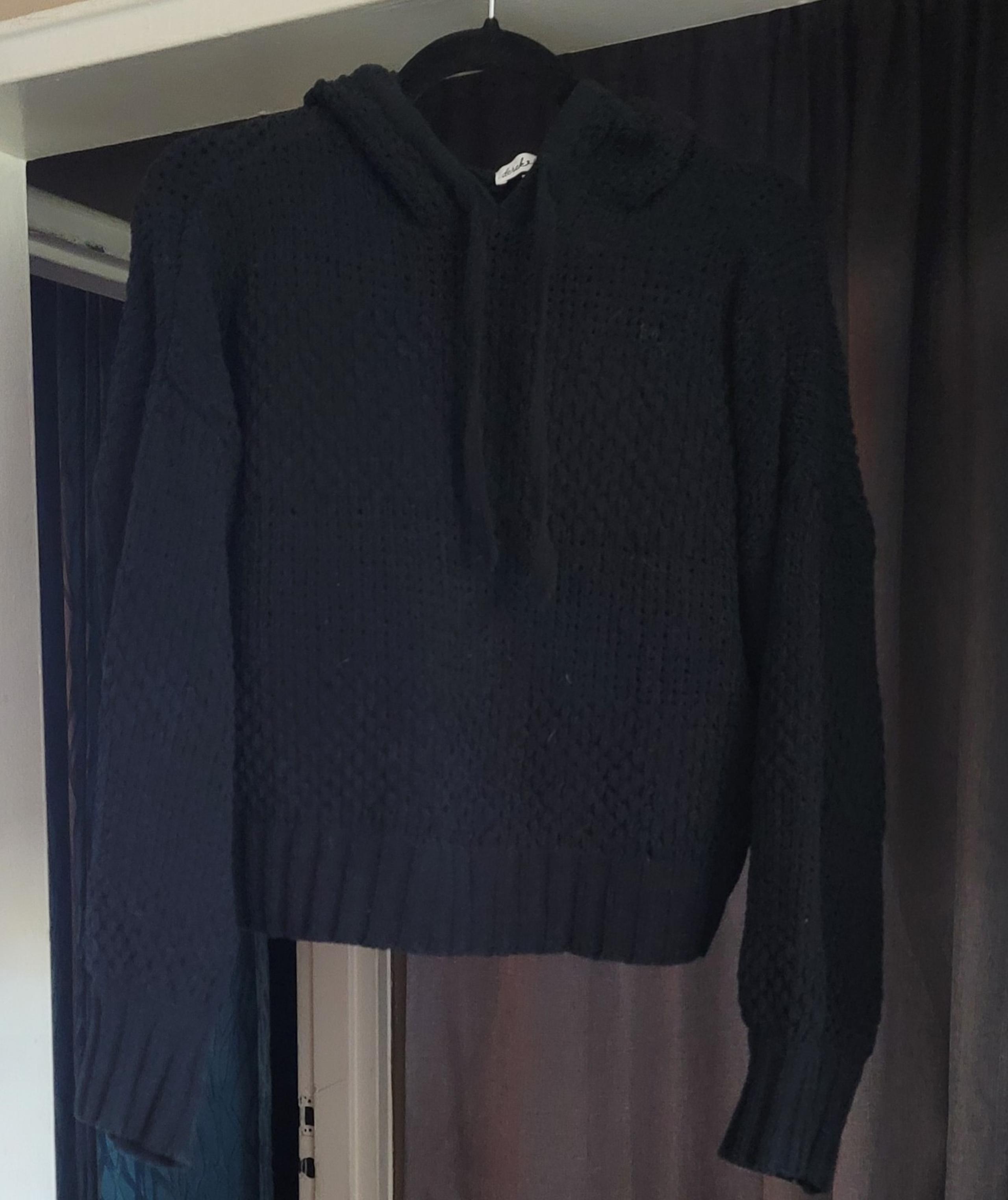 Derek Heart Soft Black Hooded Pull Over Cropped Sweater Size Large