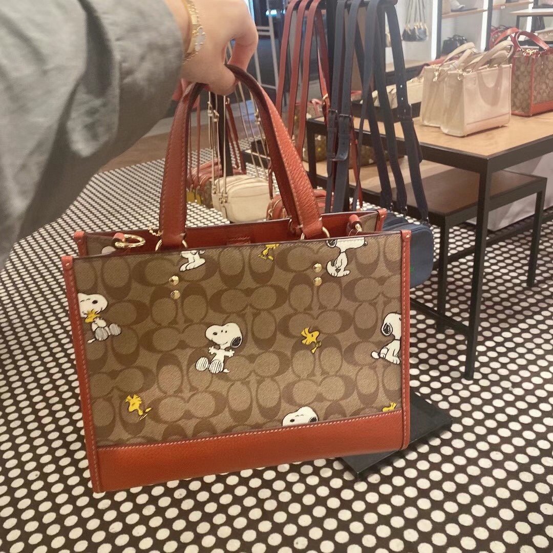 NWT！COACH X PEANUTS DEMPSEY CARRYALL IN SIGNATURE CANVAS WITH SNOOPY （CE862）