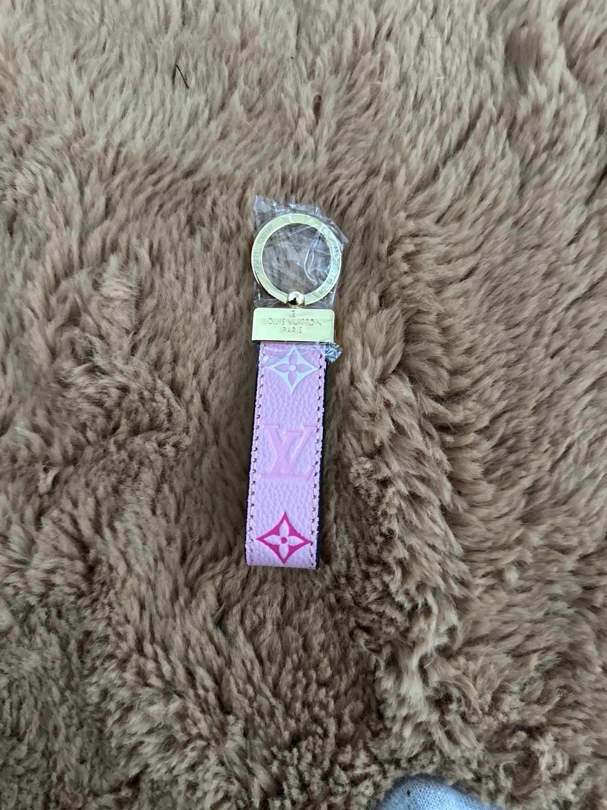 Dragonne Key Holder Pink LV