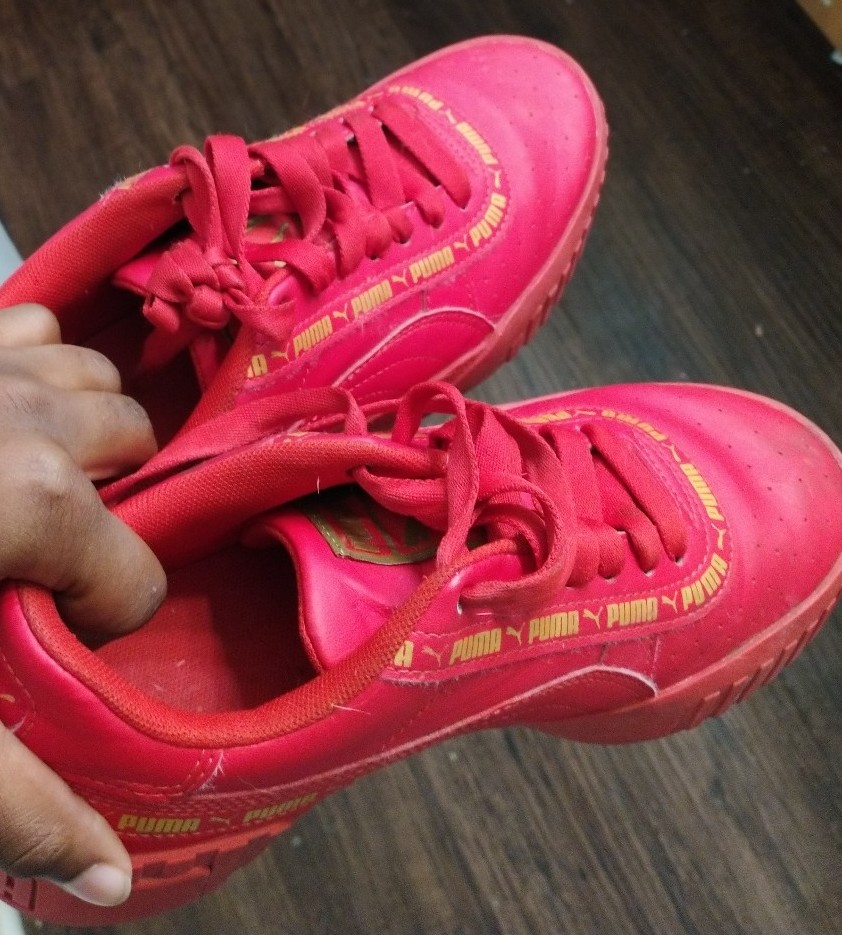 Shoes size 4.5
