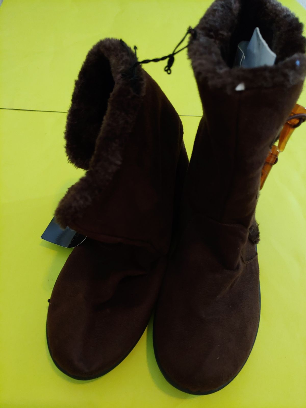 New Sag Harbor velour boots women 6