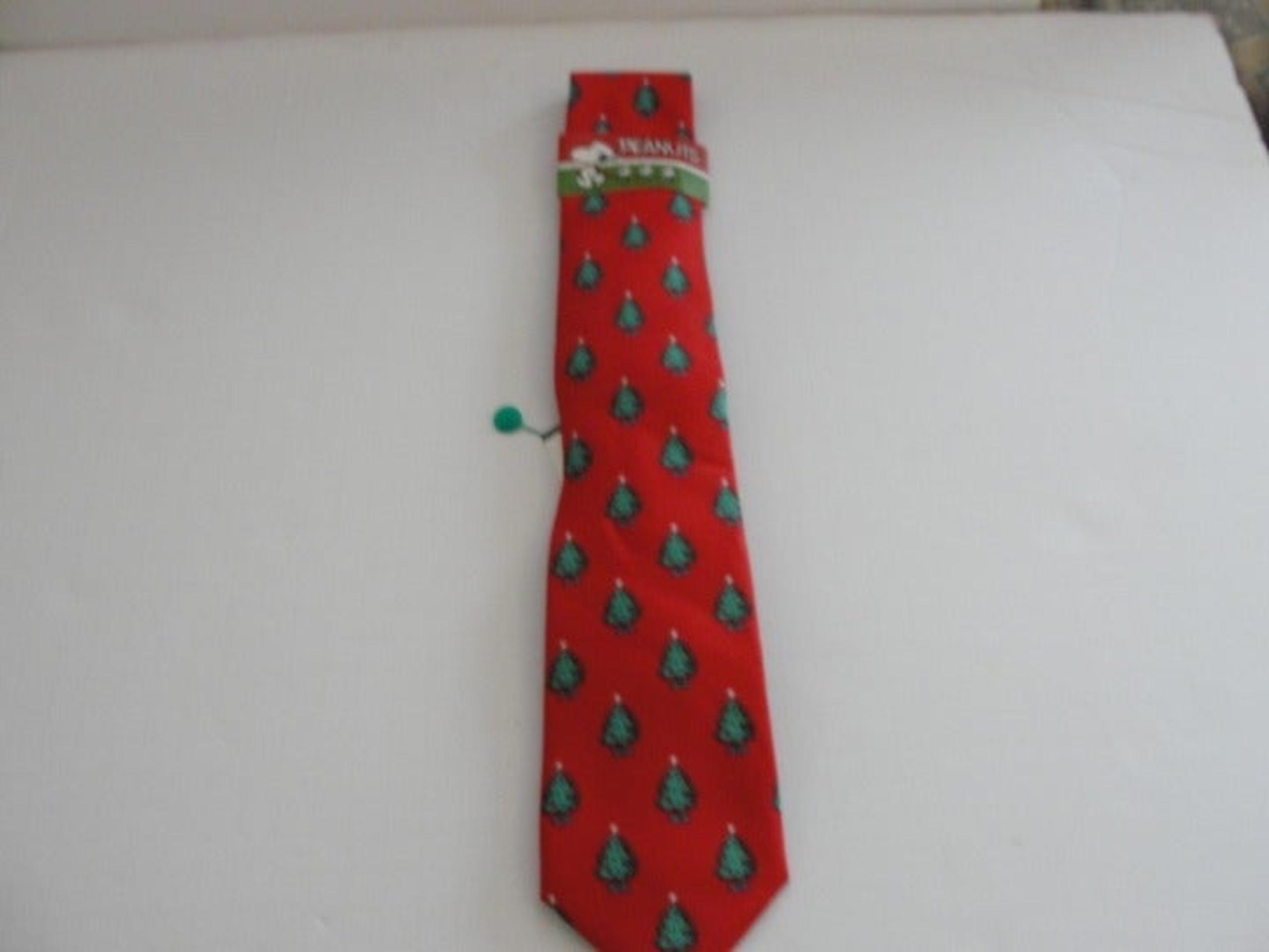 Peanuts Red Christmas tree Holiday Necktie