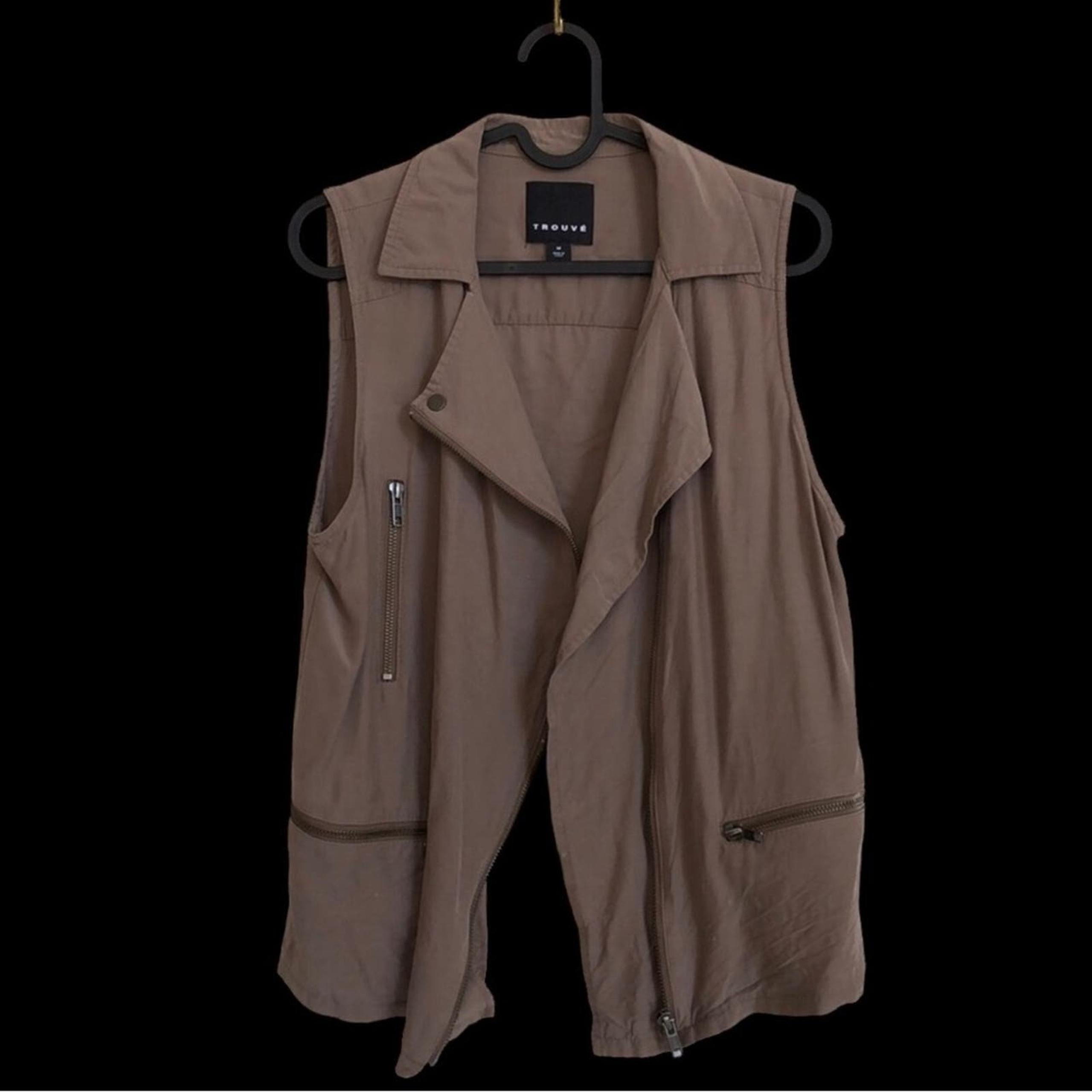 Trouve taupe soft zip up vest women’s size M medium