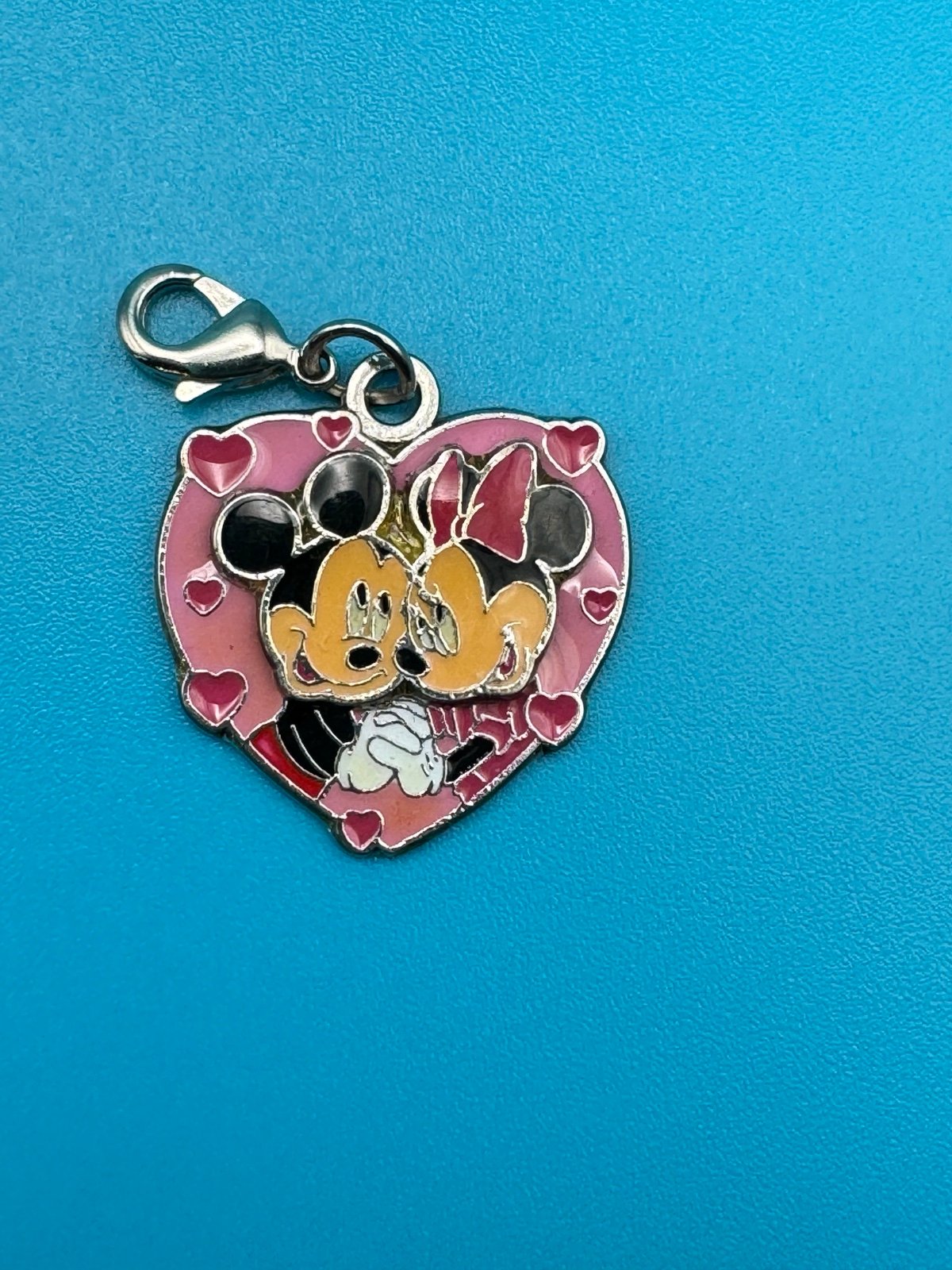 Disney clip on charm/zipper pull: Mickey & Minnie hearts