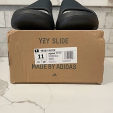YEEZY SLIDES ONYX SIZE 11 NEVER WORN