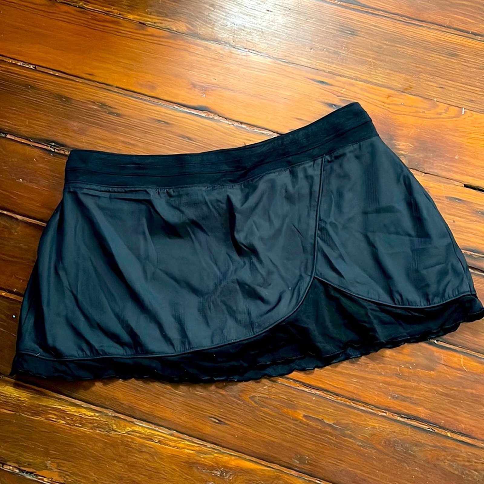TASC Performance athletic athleisure scallop lettuce edge lined skort sz L