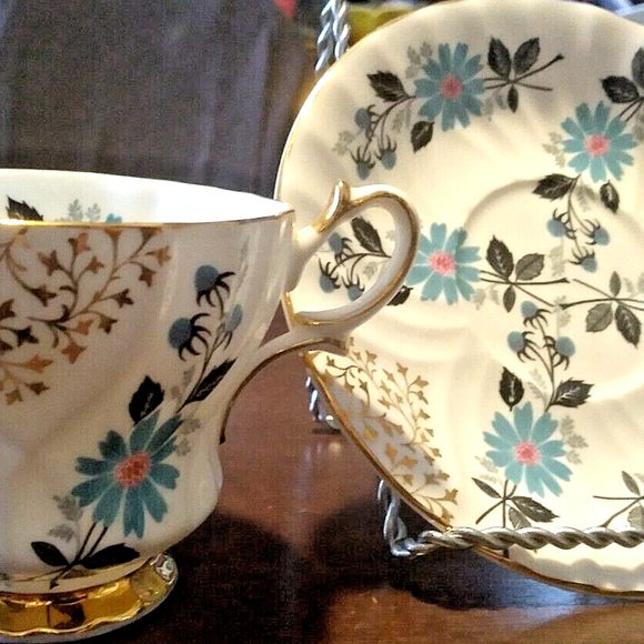 QUEEN ANNE BONE CHINA BLUE CHICORY FLOWERS LEAVES CUP & SAUCER TWIST GOLD TRIM.