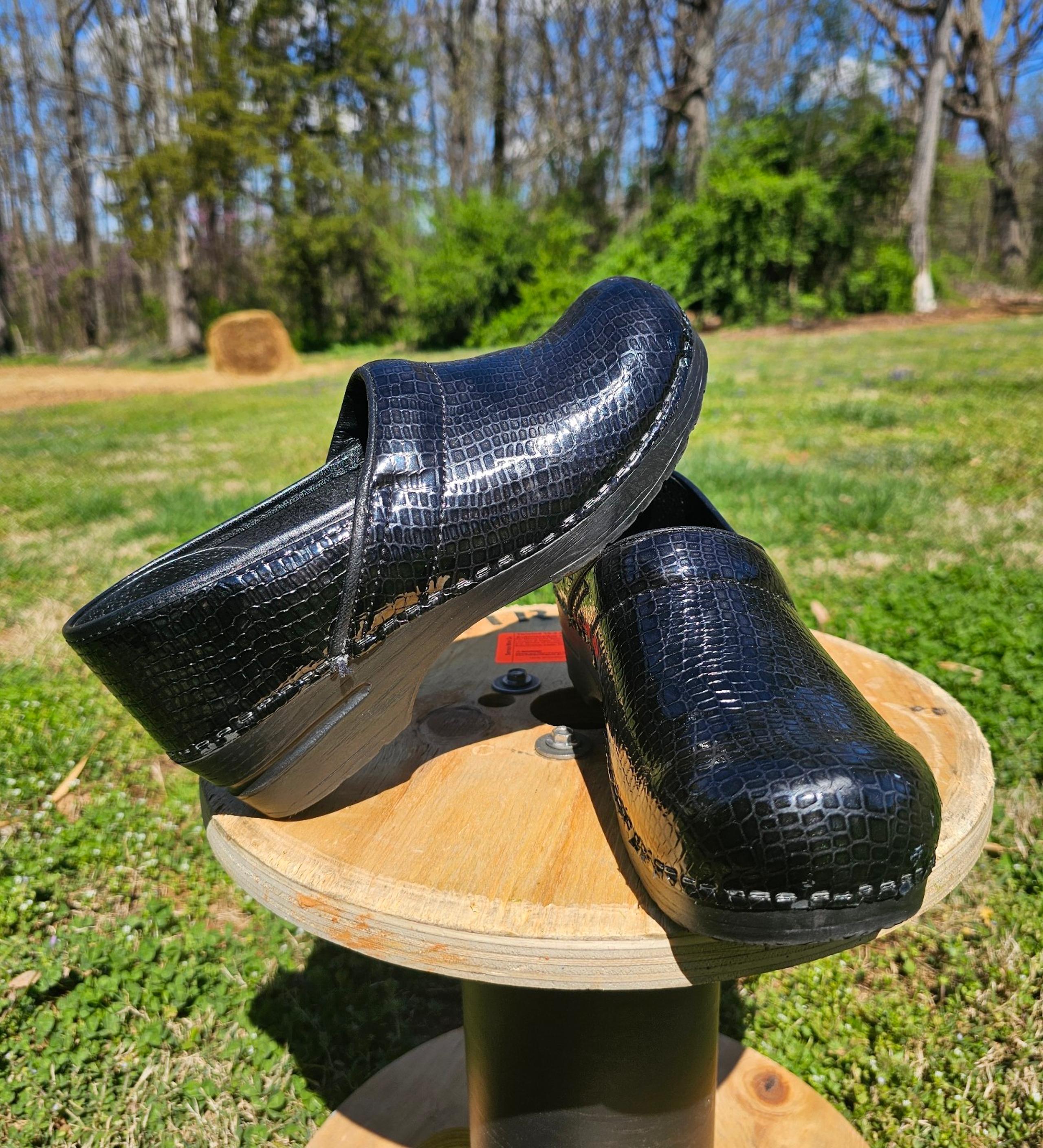 Sanita Danish Clogs Black Snake Print Leather Shoes Size EU 40/US 9 Comfort Work