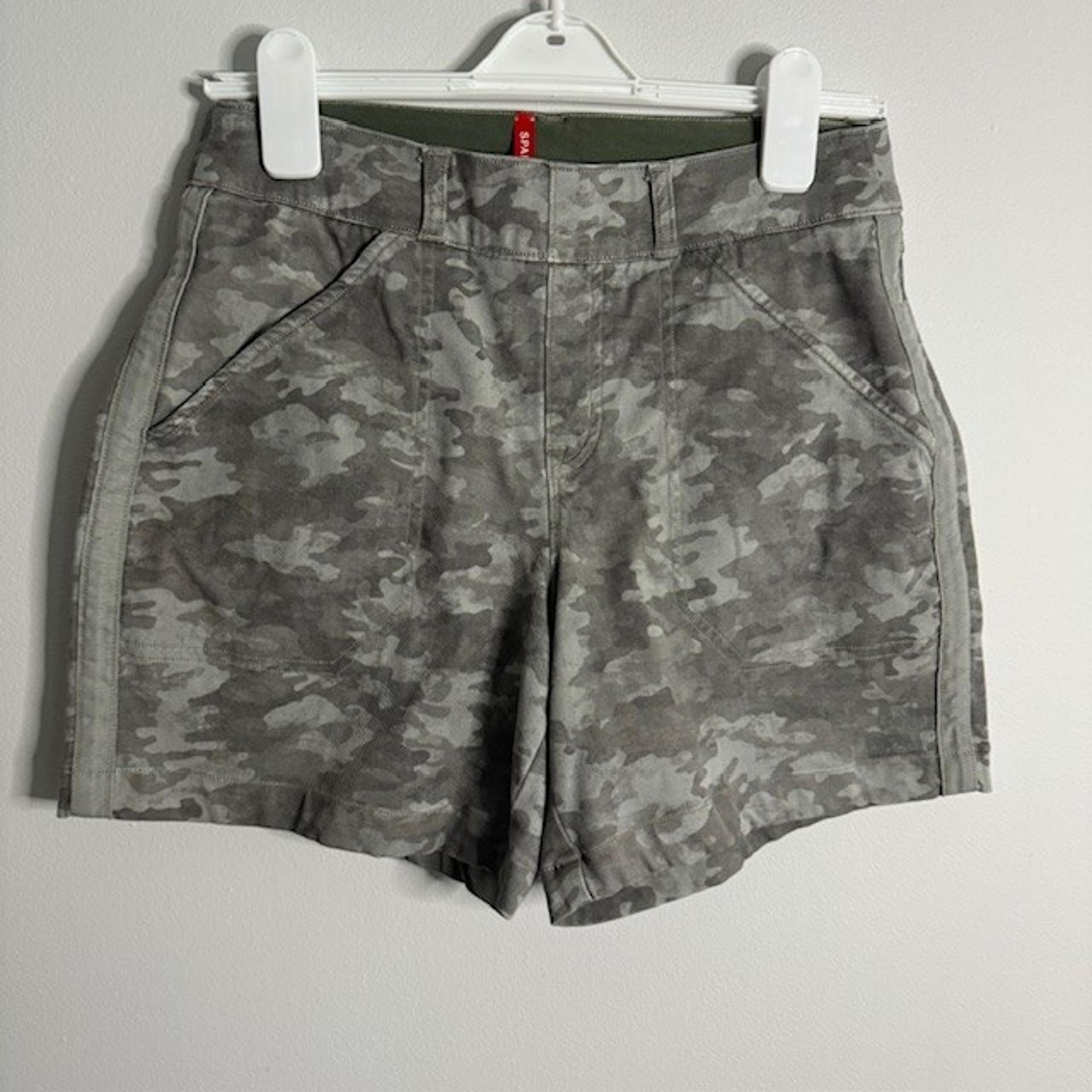 Spanx Women's Stone Wash Camo Pull on Shorts Size Small