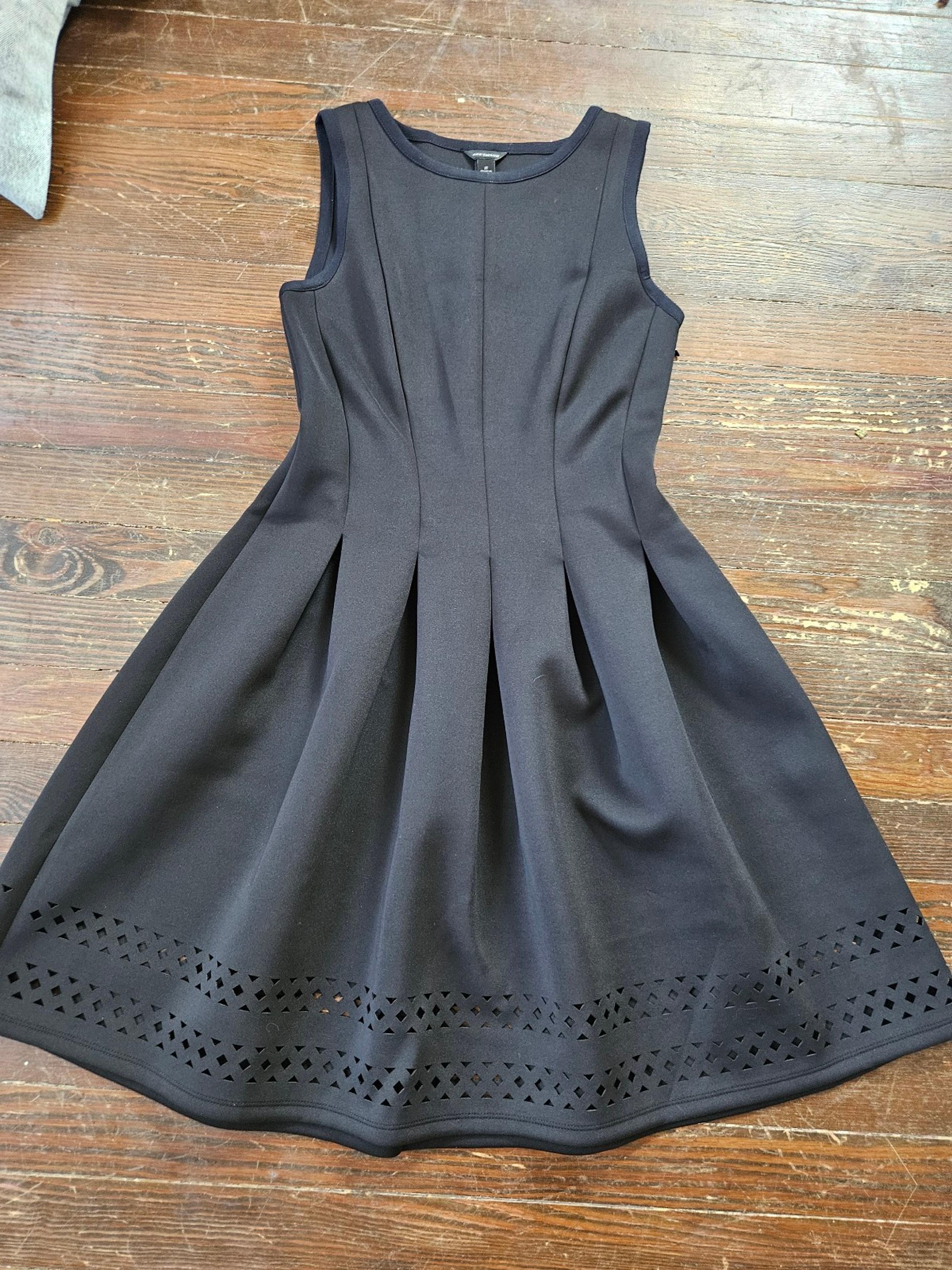 Ann Taylor Knee Length Dress size 2