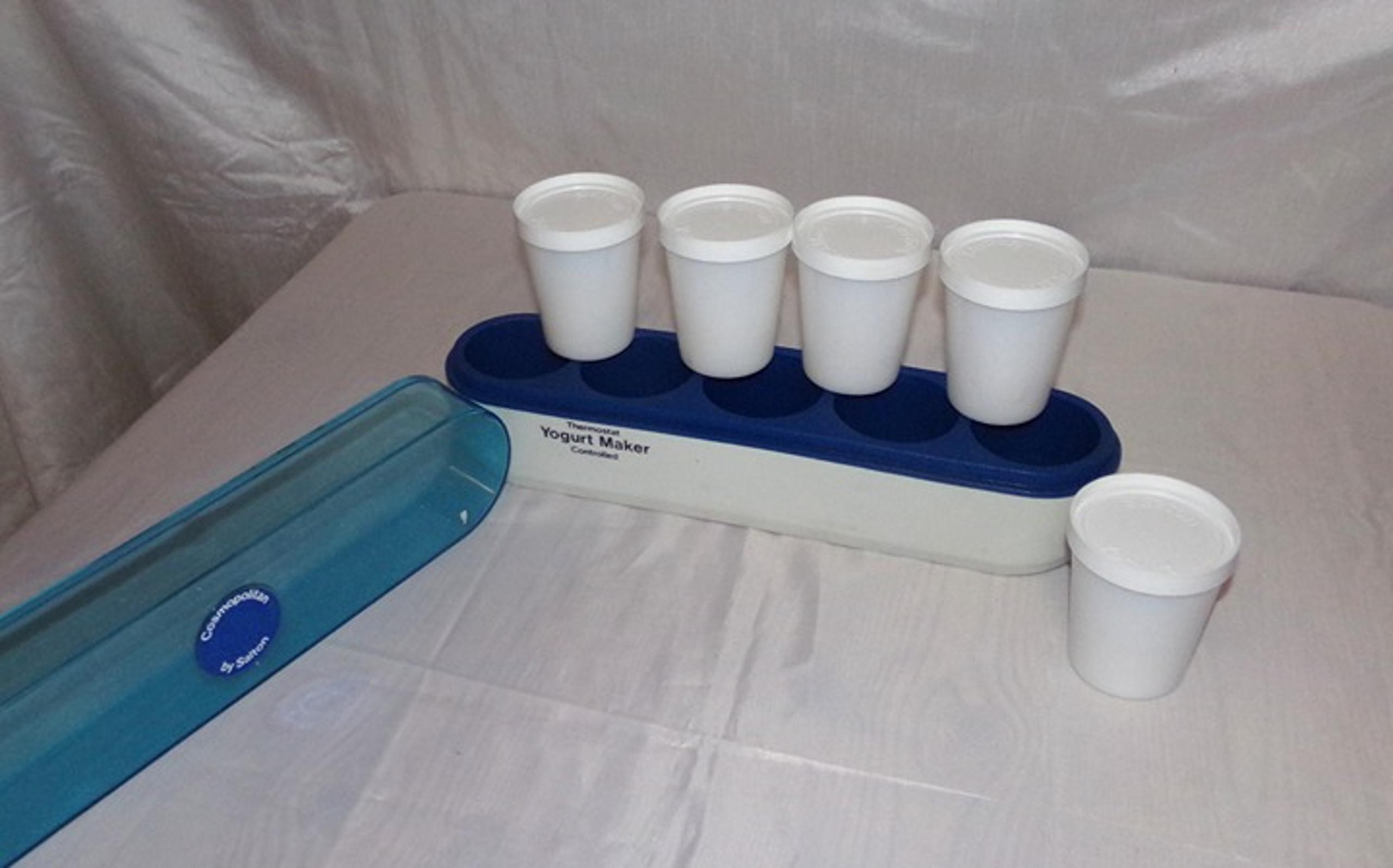 Cosmopolitan by Salton Yogurt Maker--Vintage