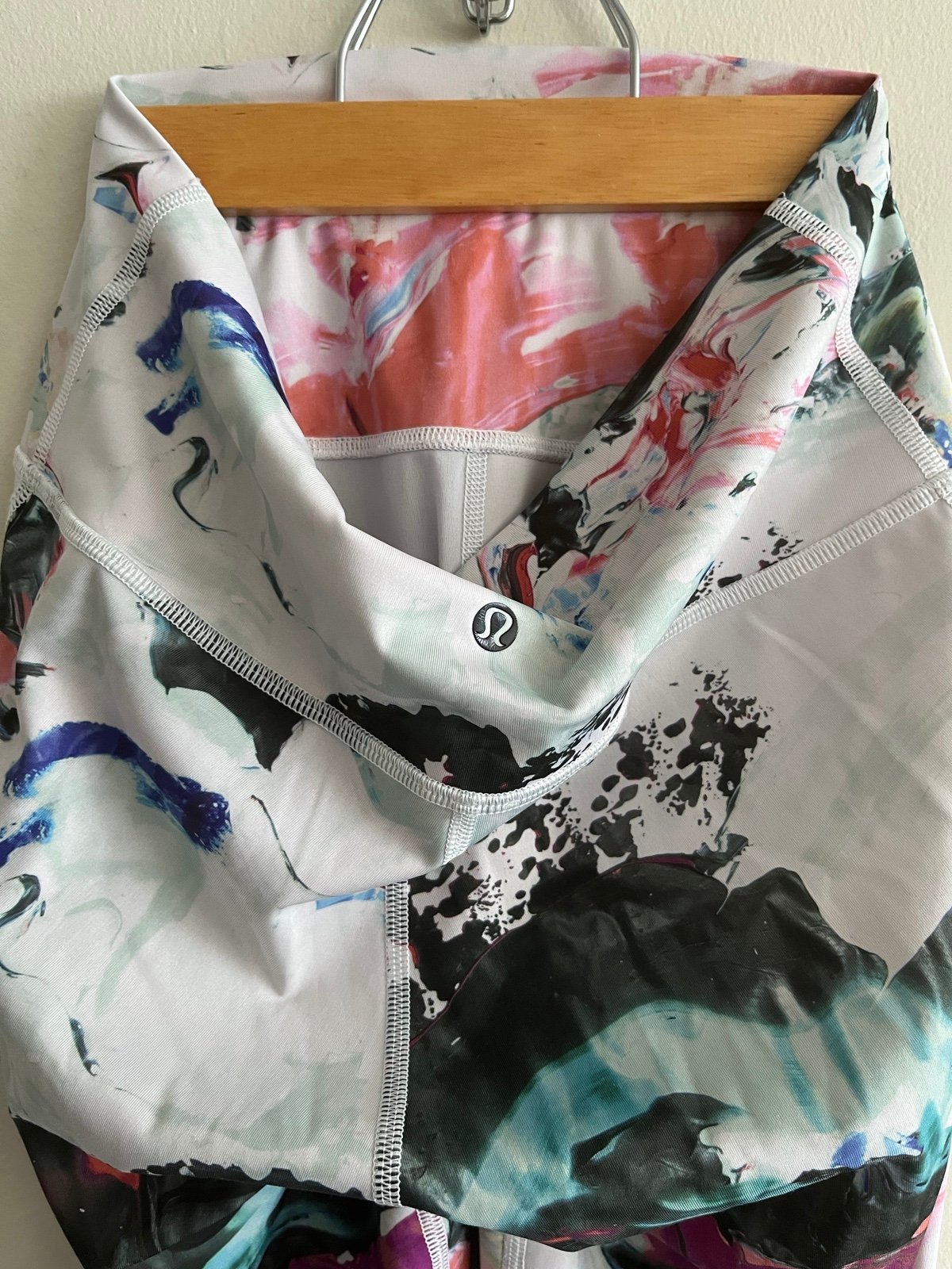 Lululemon leggings size 6