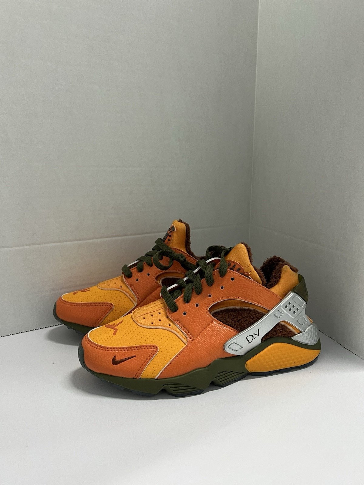 Nike Air Huarache Doernbecher 2023 FD9712 800 Size 7 Men size 8.5 Women Orange