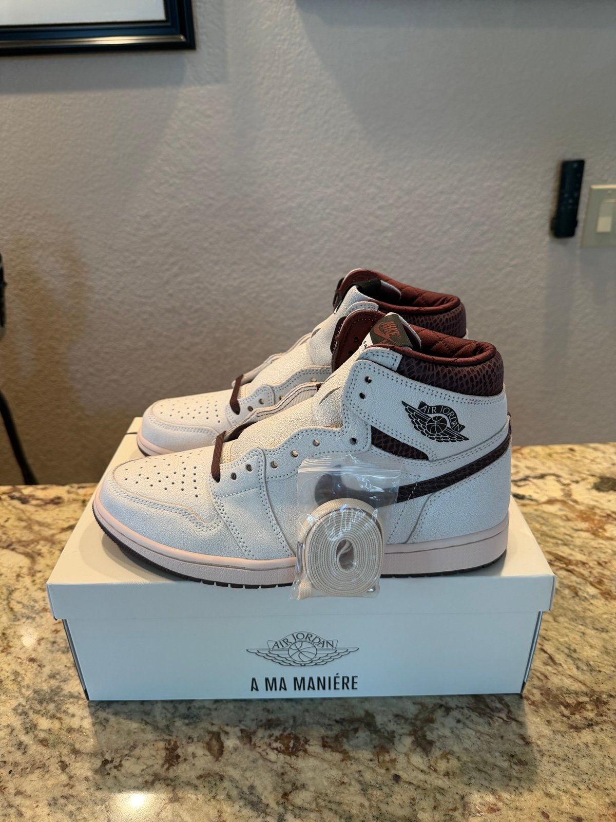 Nike Air Jordan 1 Retro High OG x A Ma Maniere DO7097-100 Mens Size 11 Brand New