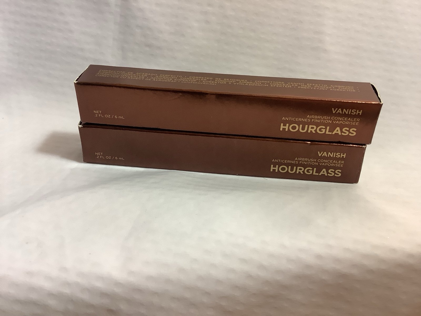 Hourglass concealer two pieces