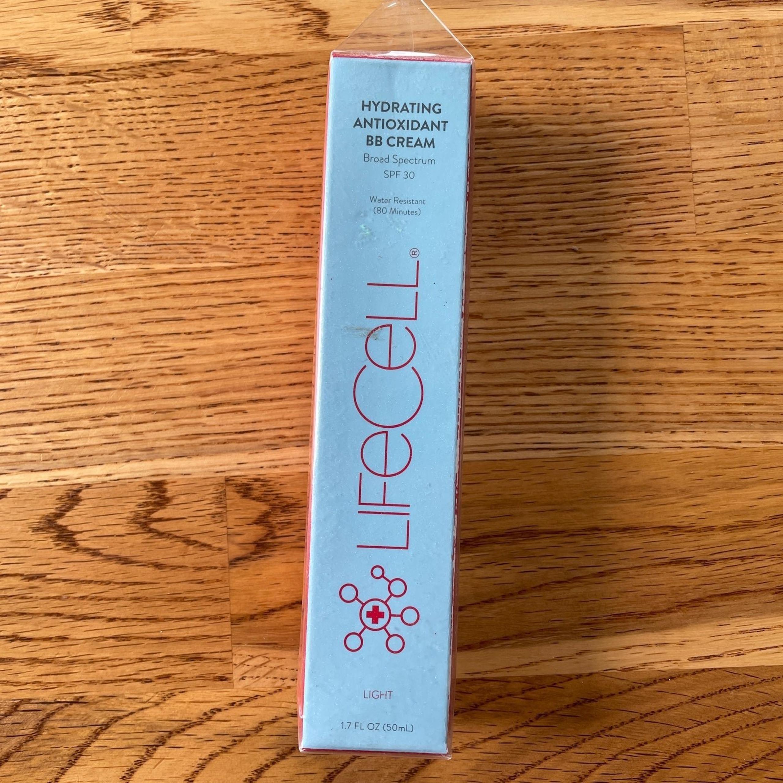 Lifecell hydrating antioxidant bb cream light