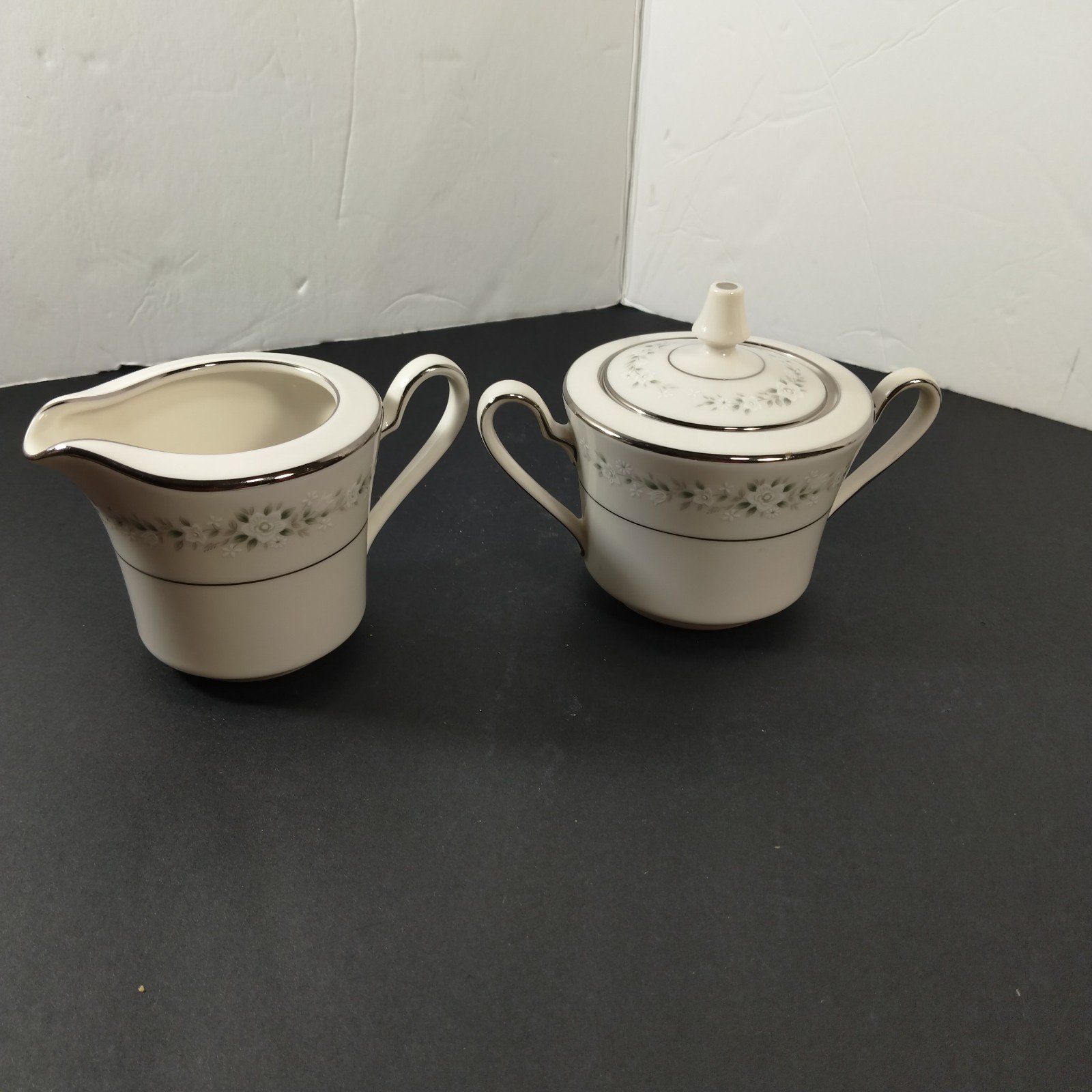 Noritake Heather creamer and sugar bowl with lid