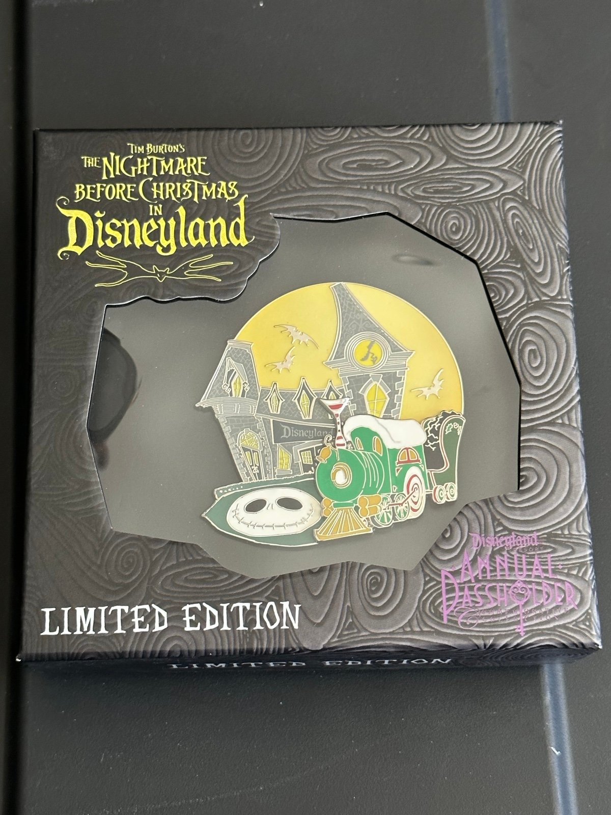 FREE SHIPPING Disney Halloween Nightmare Before Christmas limited edition pin