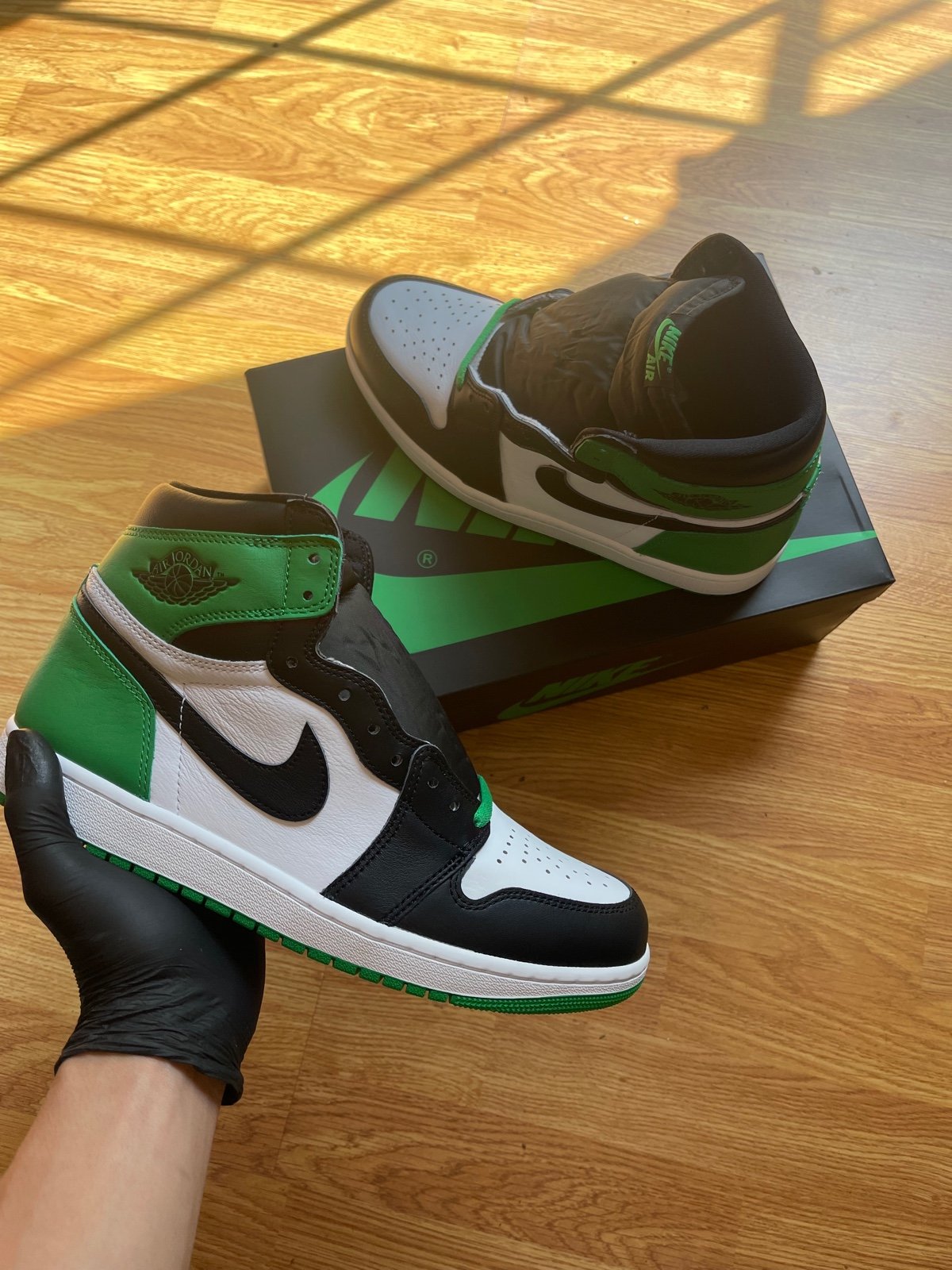 Air Jordan 1 Retro High OG 'Lucky Green'