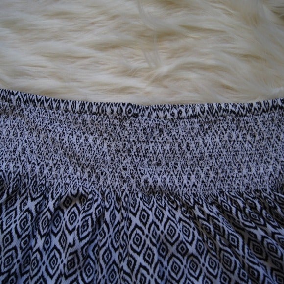 Torrid Black & White Shorts Size 1 Women Rayon