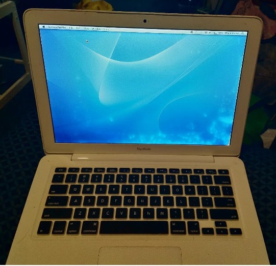 APPLE MACBOOK A1342 500GB WHITE LAPTOP COMPUTER