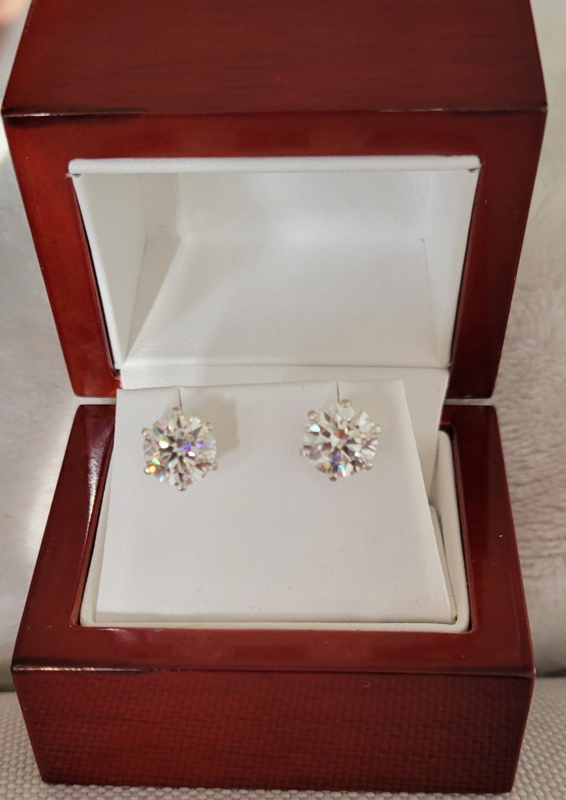 New 4ct Certified Moissanite Stud Earrings