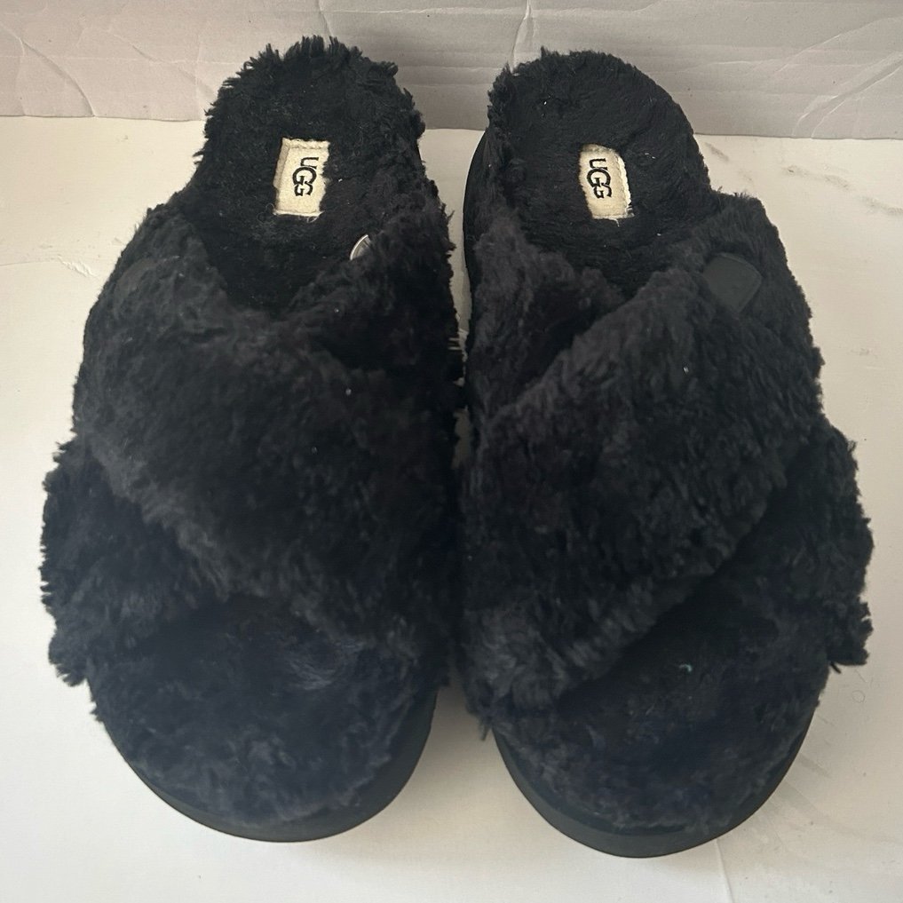 UGG Women’s Fuzz Sugar Cross Slide Slippers