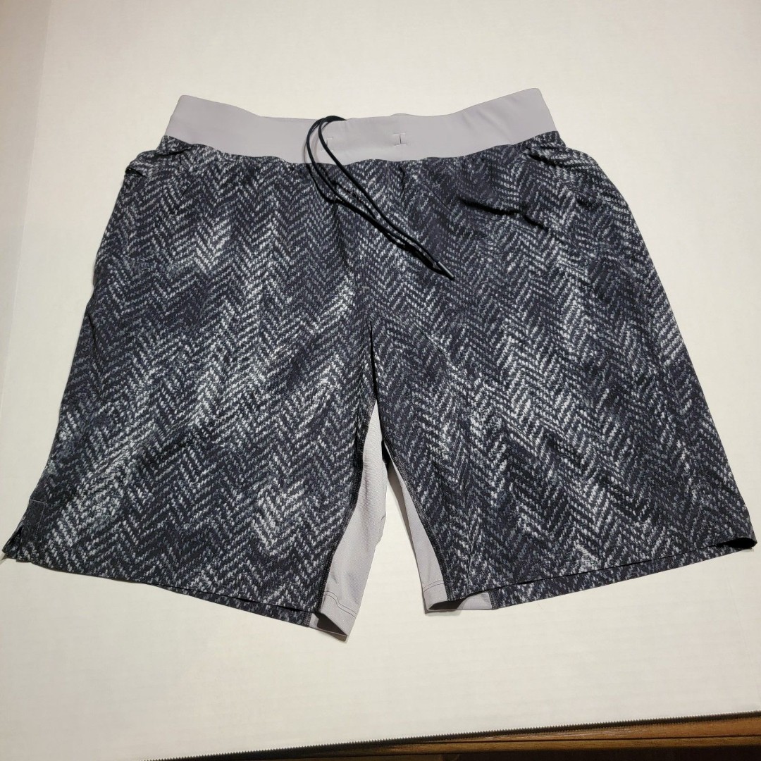 Lululemon Athletic Shorts w/Draw Strings - Size Large