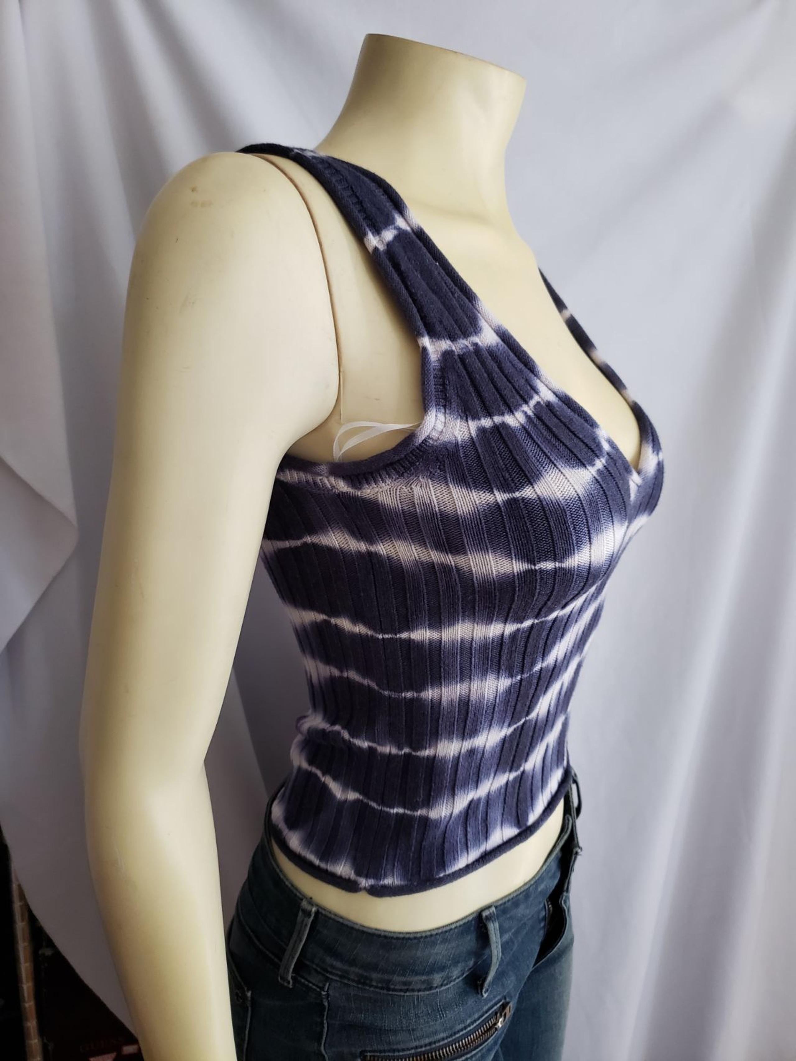 GUESS SLEEVELESS V-NECK TANK TOP, BLUE