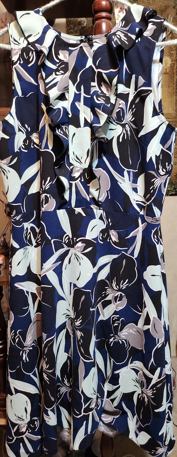 Beautiful floral Ann Taylor Factory size 12 dress.