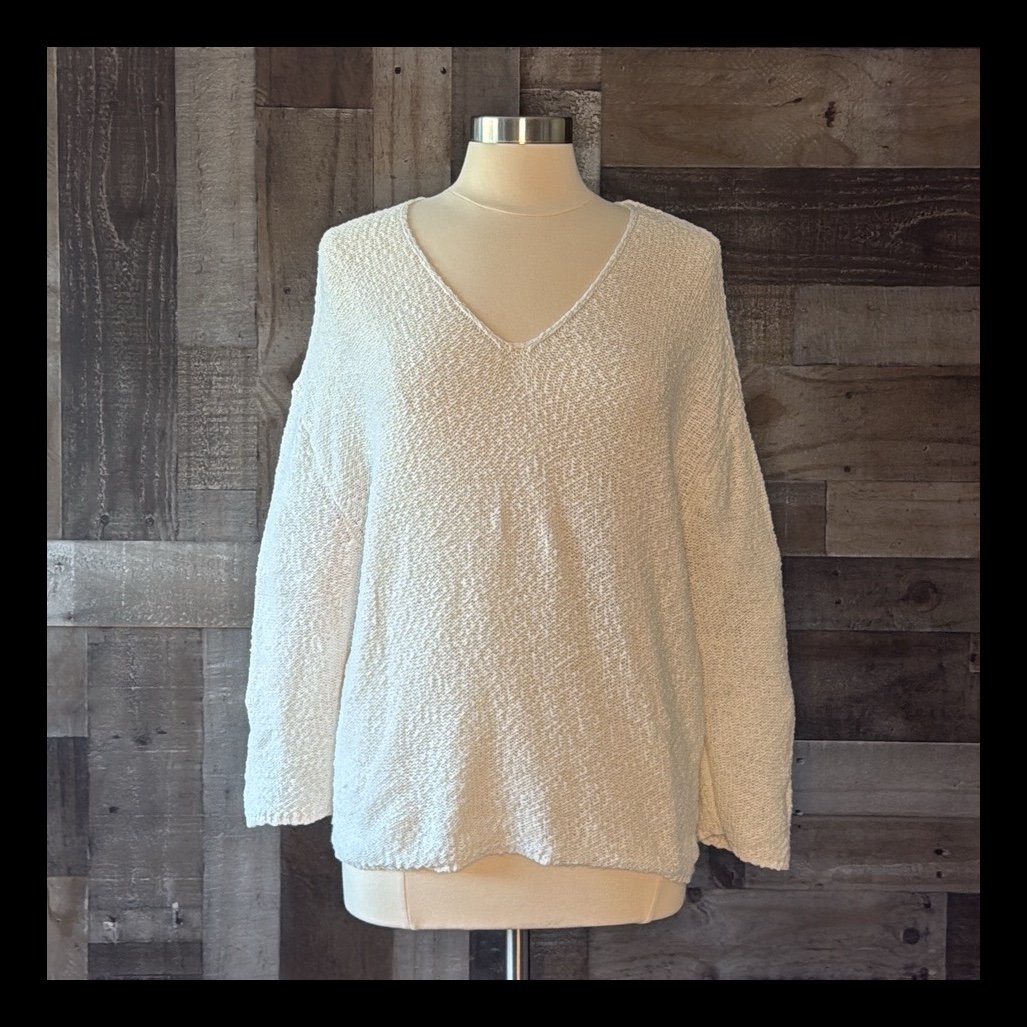 Urban Outfitters v-neck knit sweater medium cream boho batwing sleeves winter