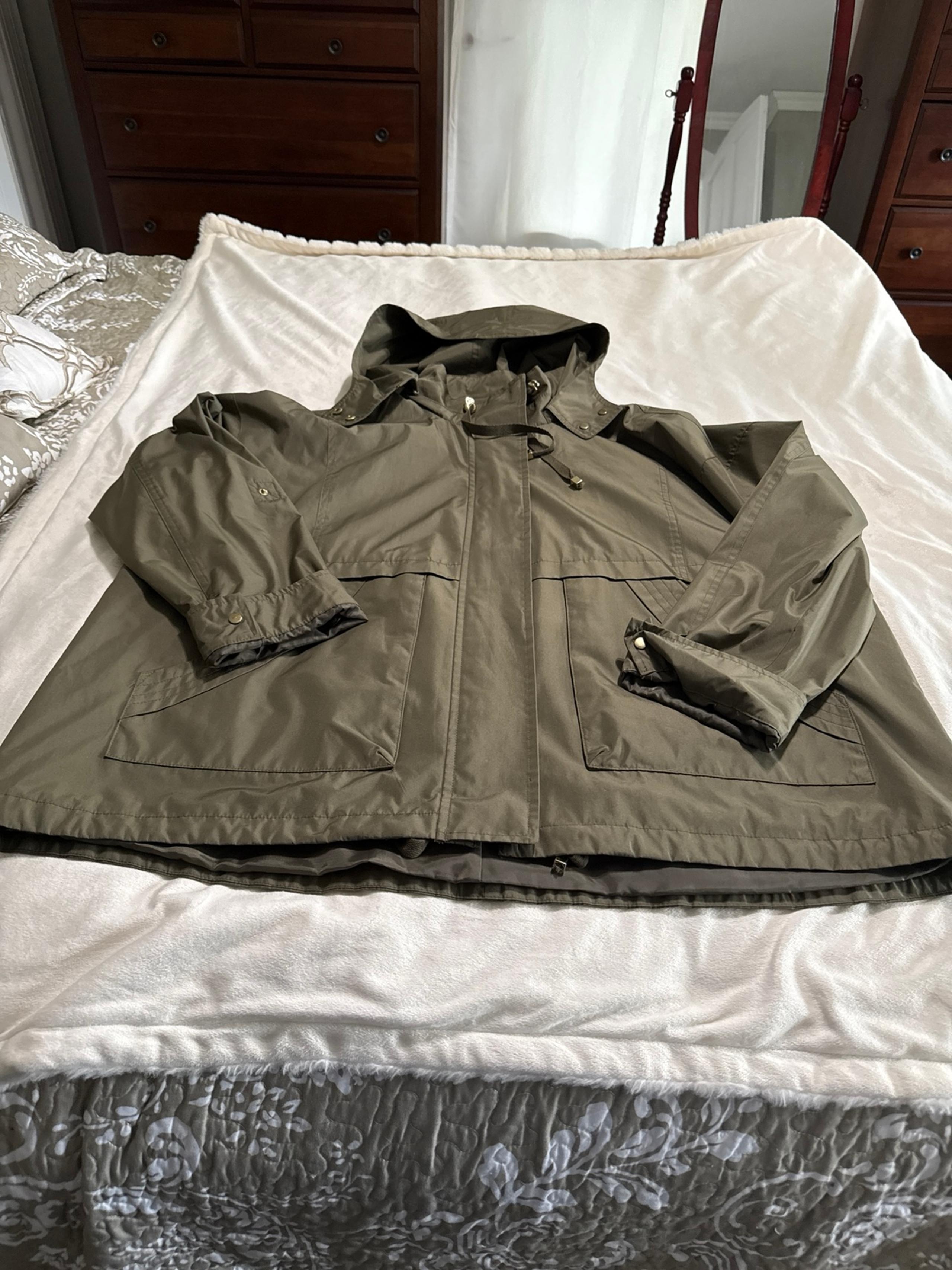 Women’s rain jacket