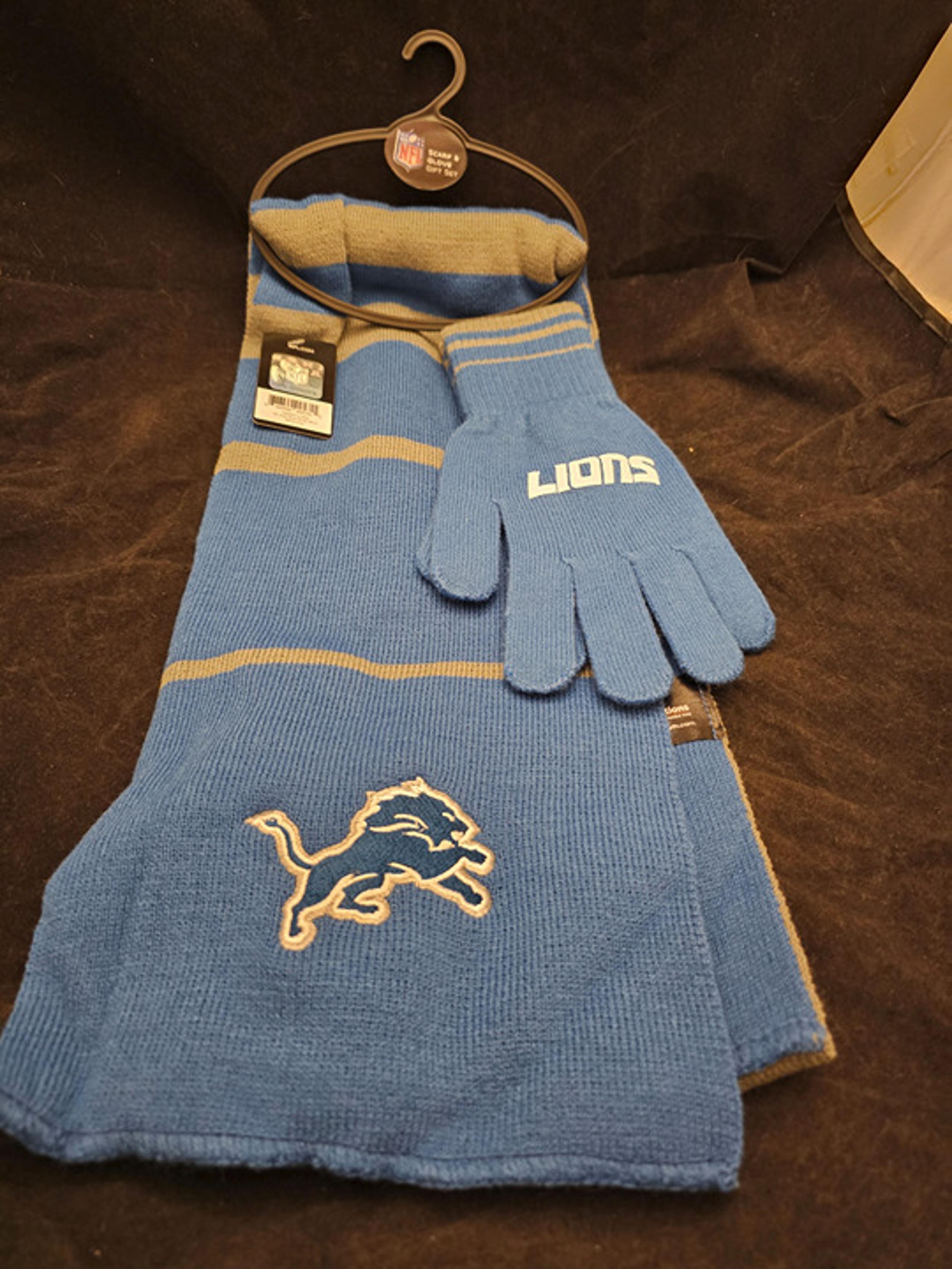 DETROIT LIONS NFL FOOTBALL GLOVE AND SCARF GIFT SET