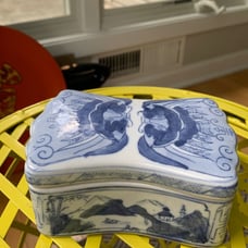 Vintage porcelain storage Trinklet dish with lid