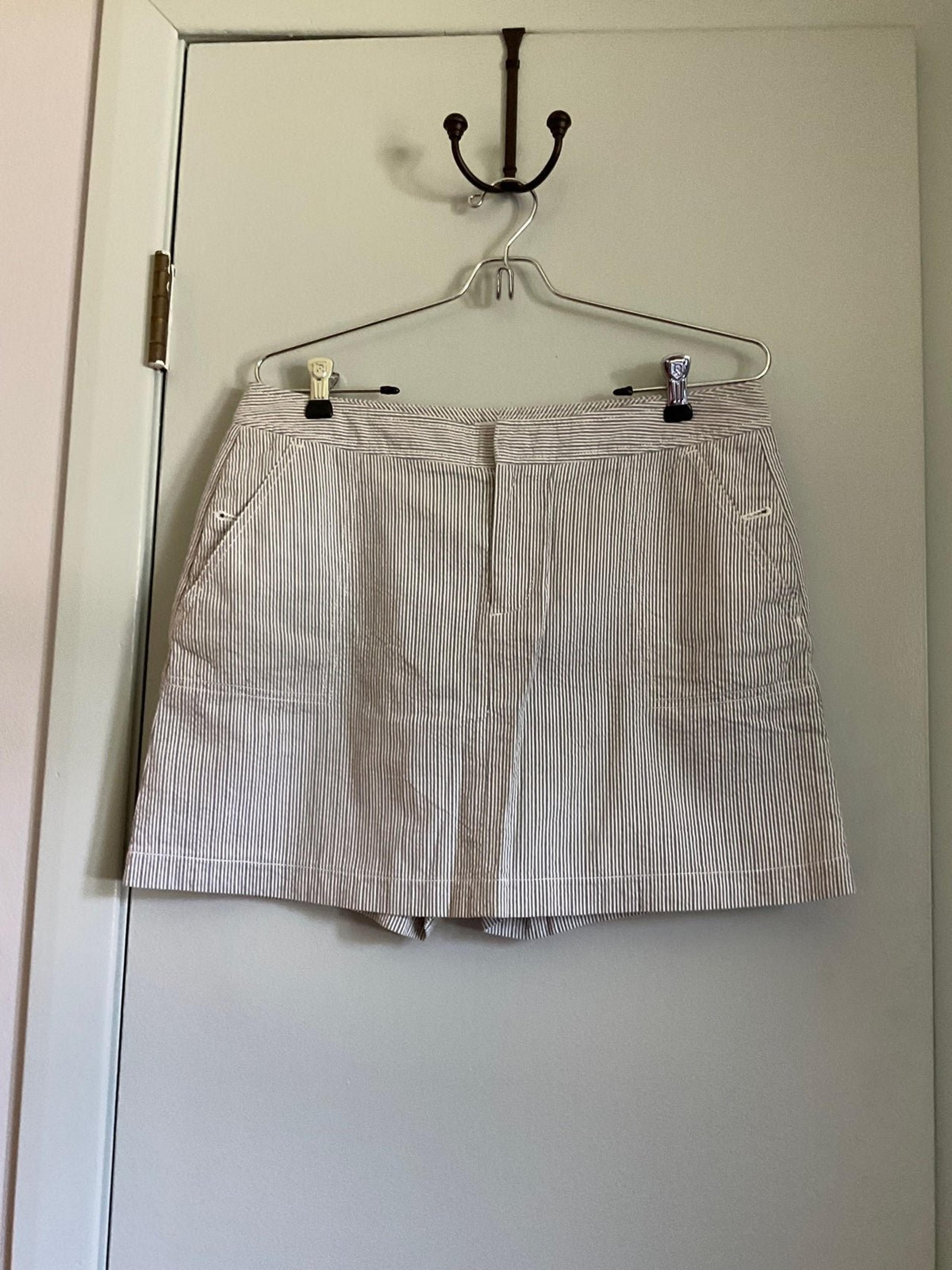 Dockers womens size 6 striped blue skort