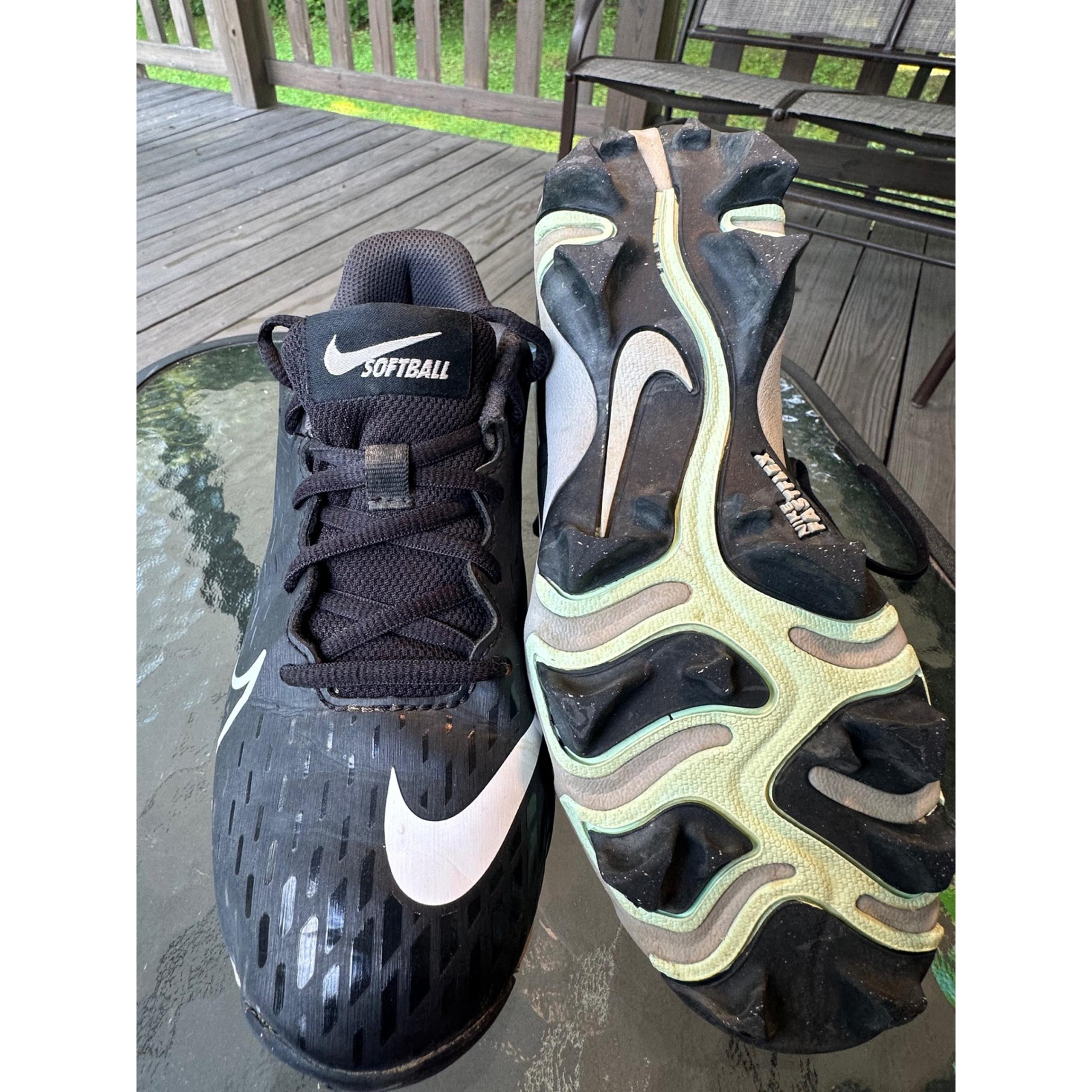 Nike Softball Cleats Molded Youth Kids Black and White CZ5919-010 Size 4.5Y