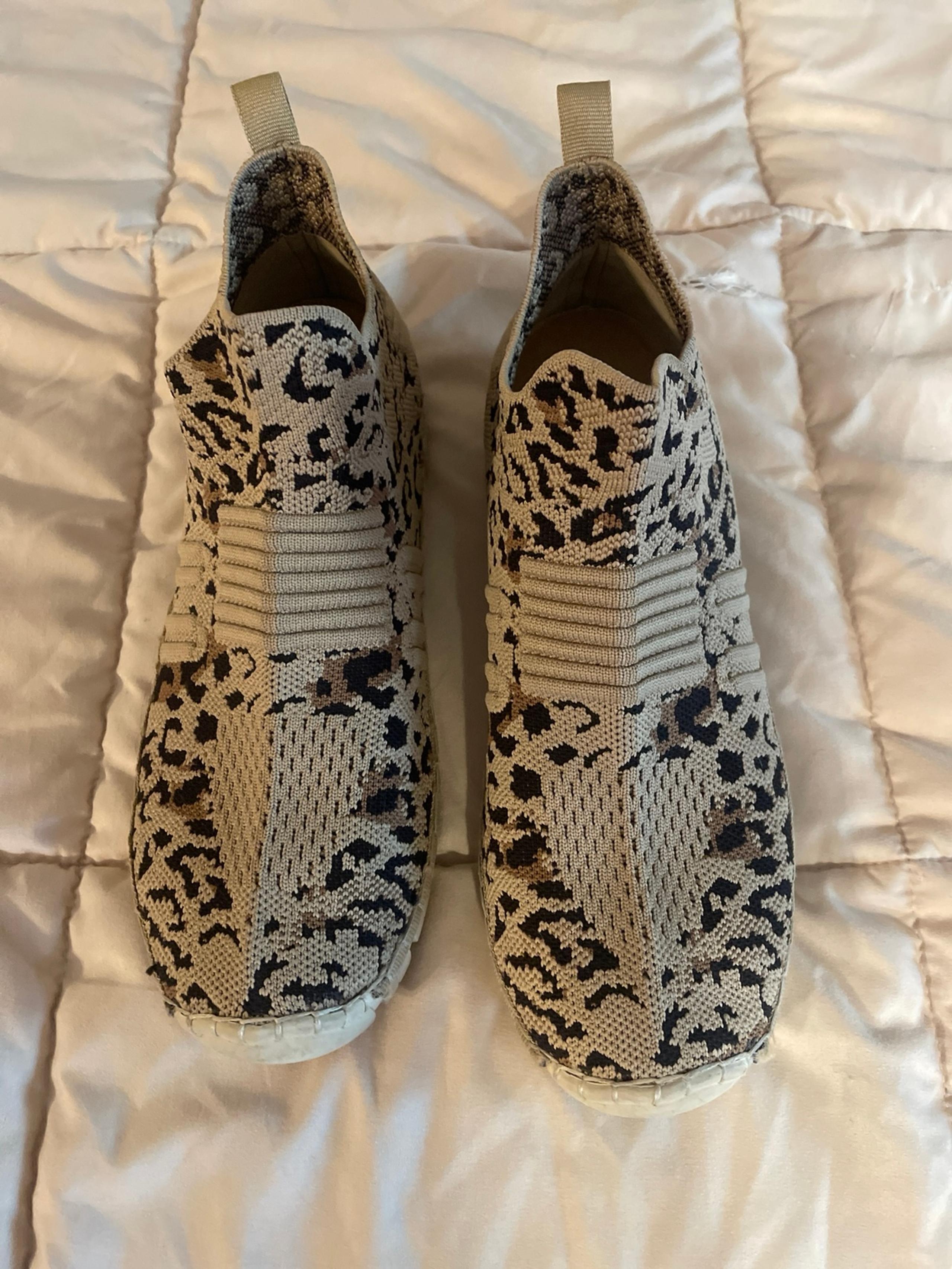 Yellow box leopard shoes