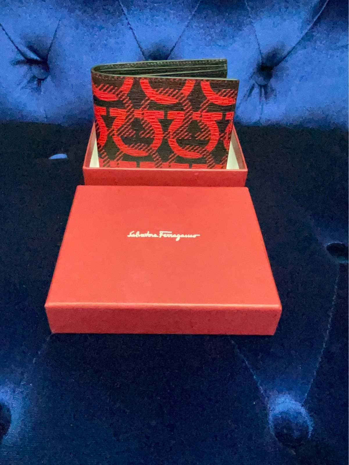 Salvatore Ferragamo Men's Revival Gancini Leather Wallet In Red/Nero.