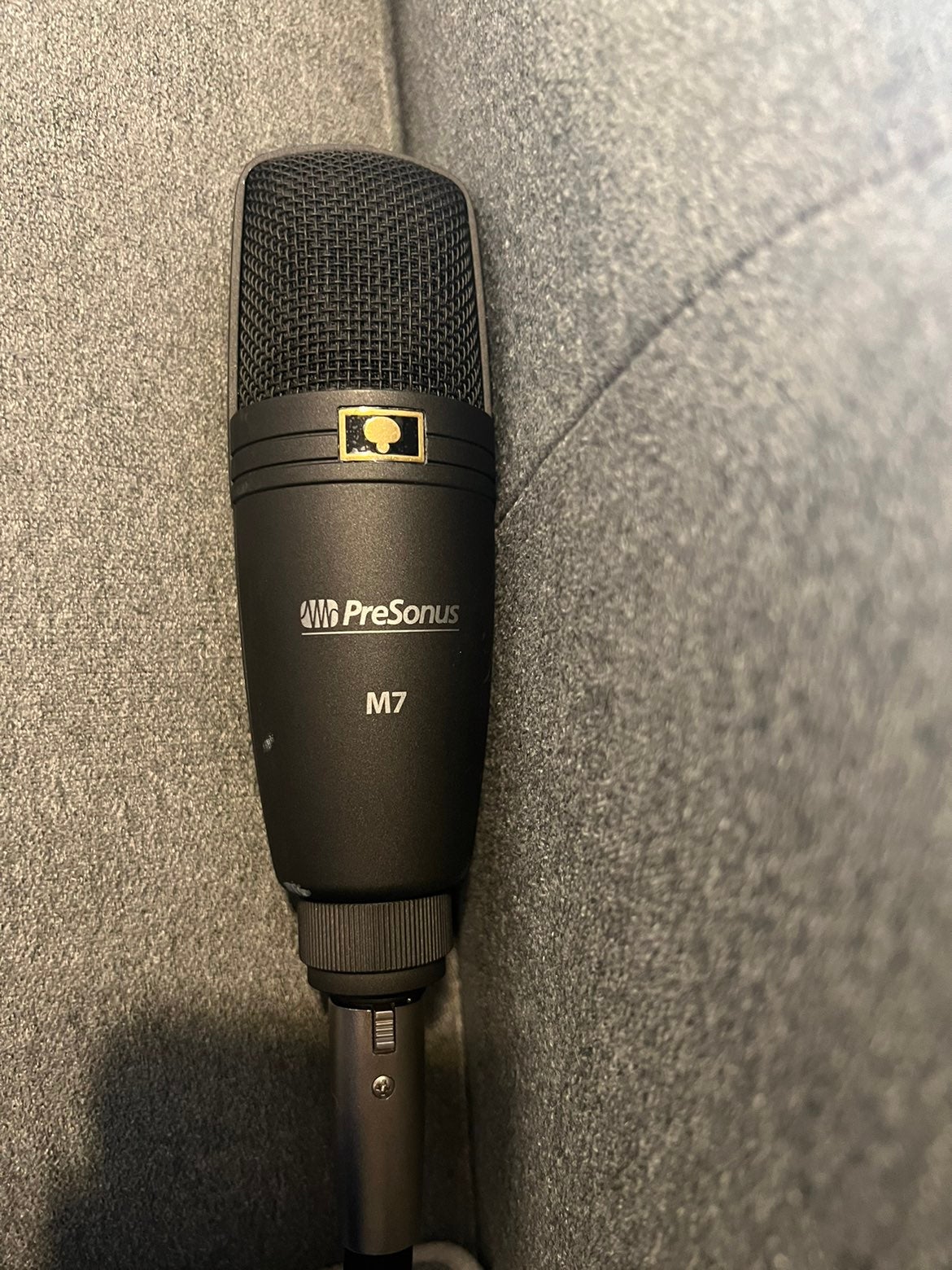 presonus mircophone with headset and cords
