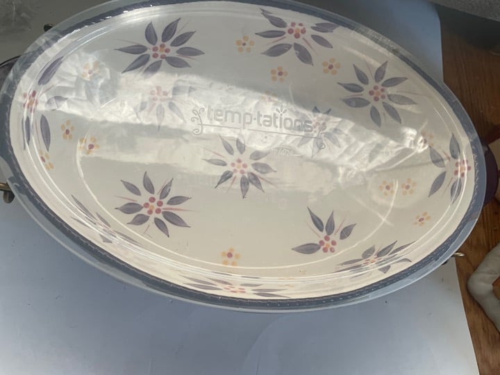 Temptations old World Eggplant 3 qt casserole with cover and wire rack