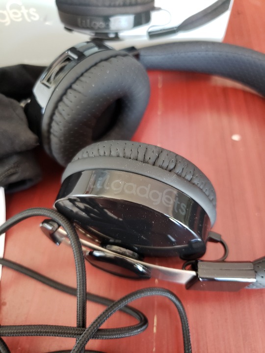 Lilgadgets and Cowin E7 headphones