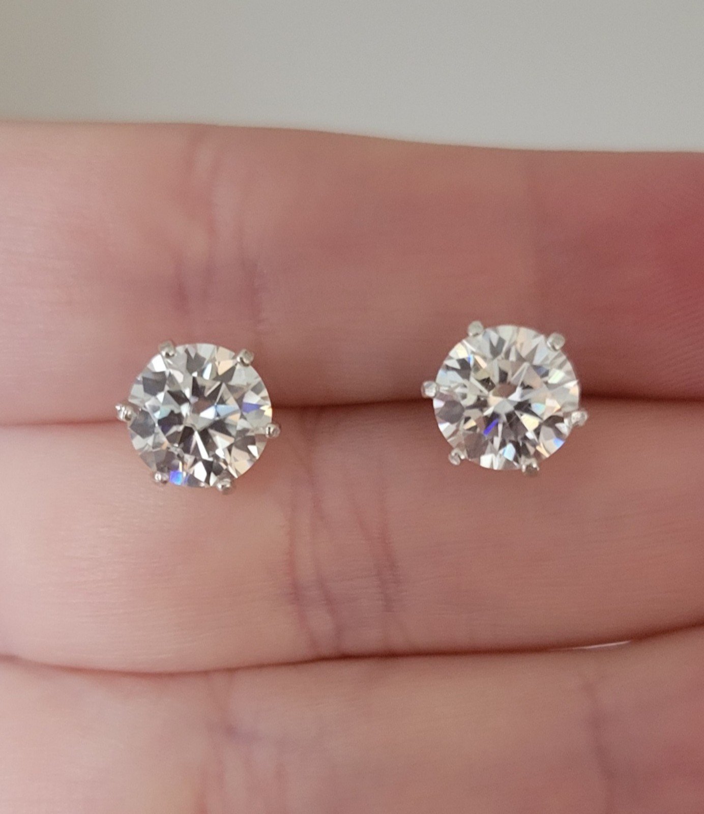 New 4ct Certified Moissanite Stud Earrings