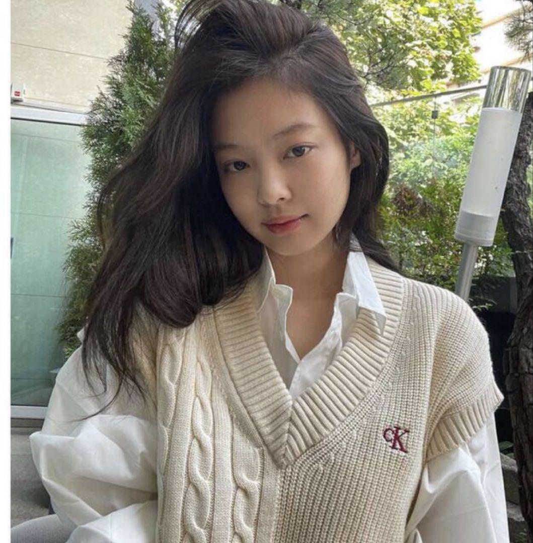 Calvin Klein Knit Vest Worn by BLACKPINK Jennie